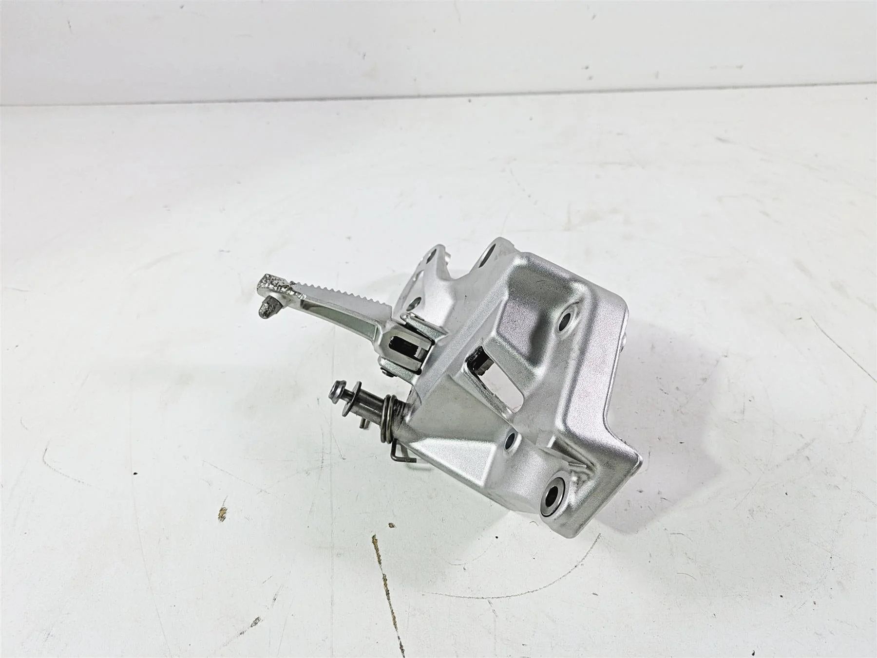 2016 BMW F800R K73 Right Front Rider Footpeg Foot Peg Rear 8527864 46718534960 - Image 4