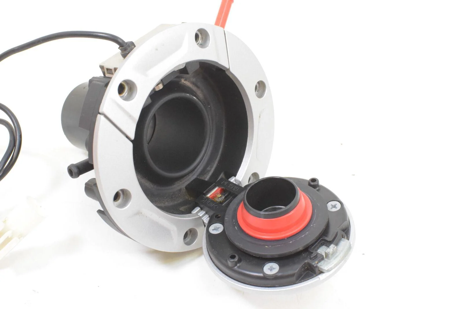 2016 BMW R1200 GS GSW K50 Keyless Hands Free Fuel Gas Petrol Cap 16118531632 - Image 6