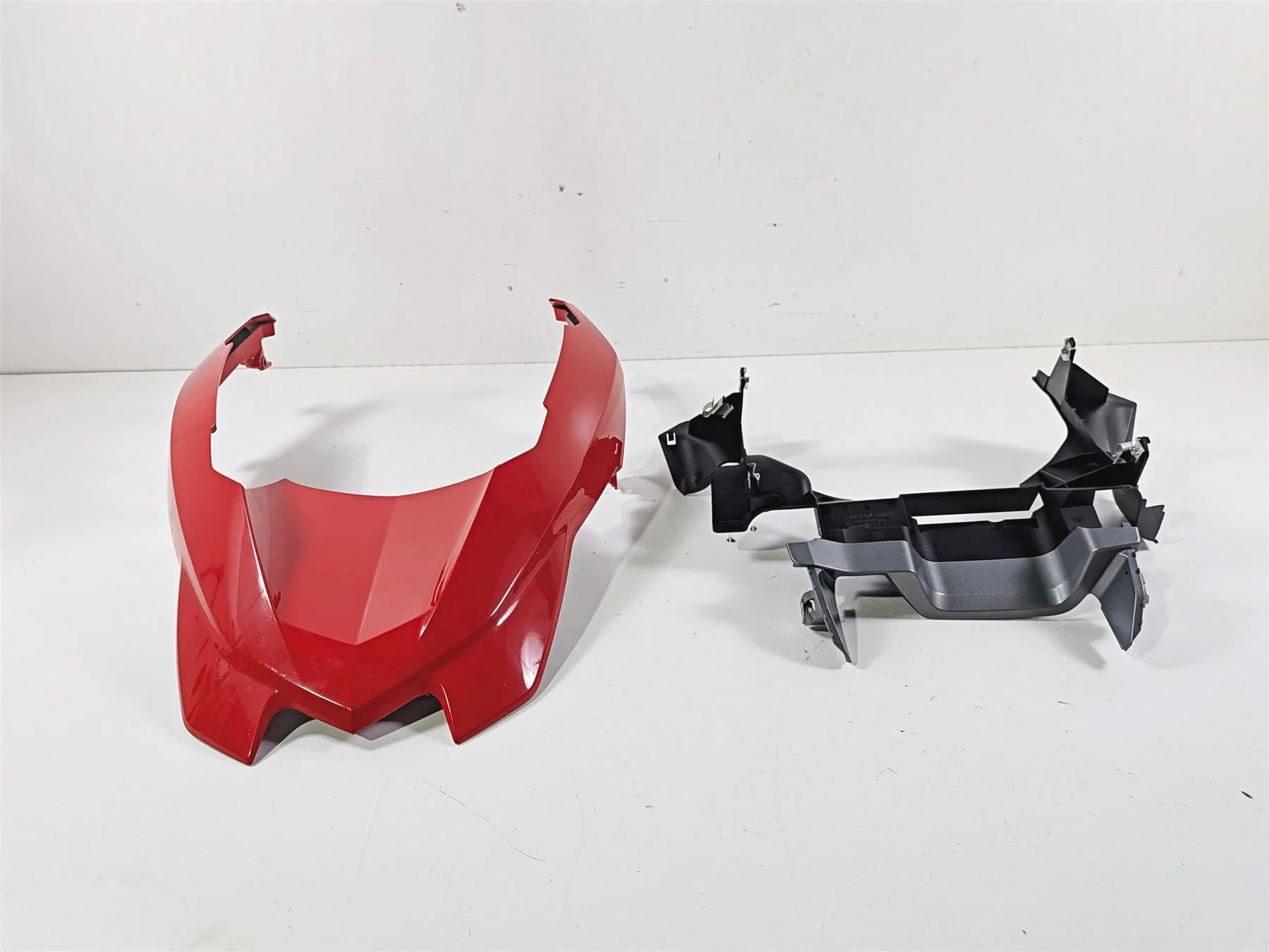 2016 BMW R1200 GS K50 Front Upper Fender Racing red 46618560646 - Image 2