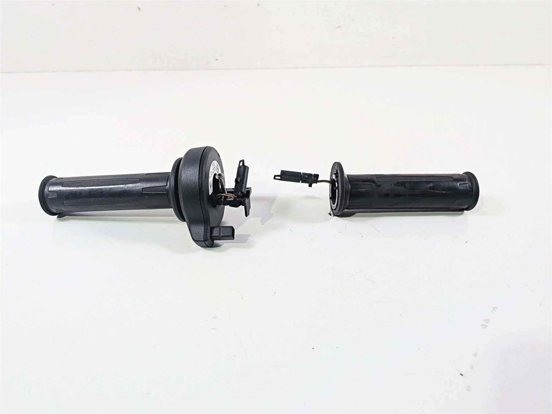 2016 BMW R1200 GS K50 Heated Hand Grip Cruise Set 61318552115 61318552120 - Image 4