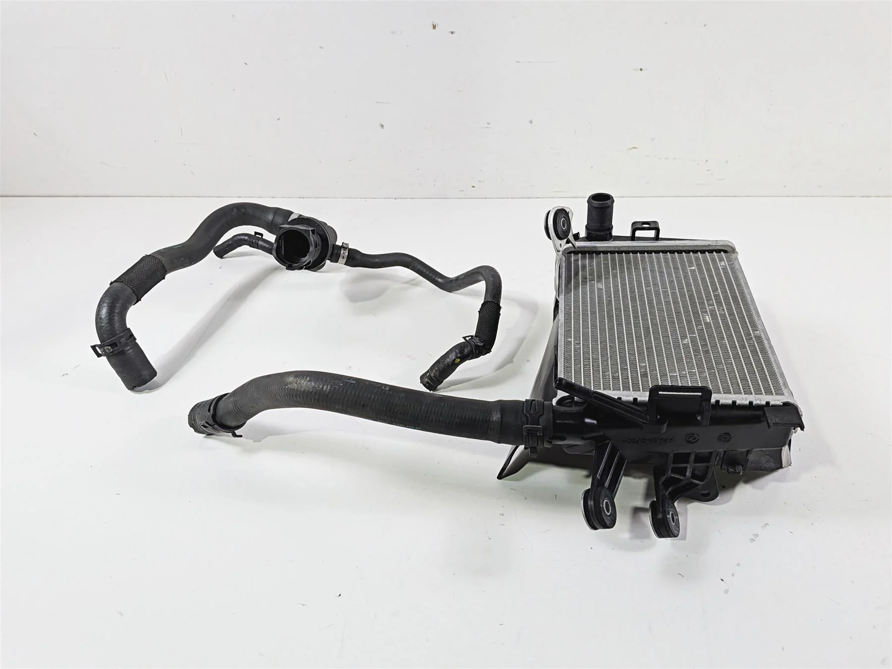 2016 BMW R1200 GS K50 Left Radiator + Thermostat & Cover 17118546408 - Image 3