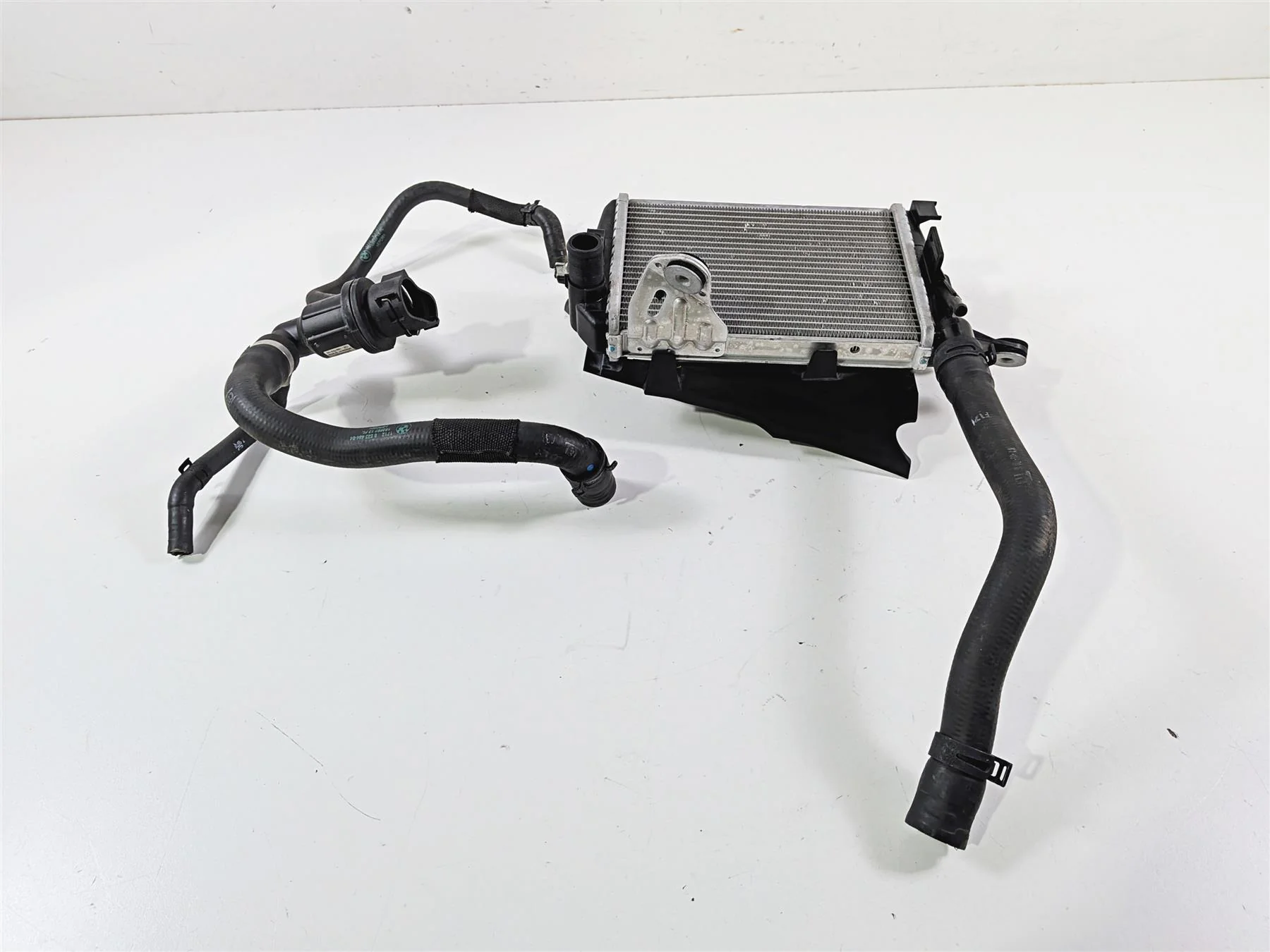 2016 BMW R1200 GS K50 Left Radiator + Thermostat & Cover 17118546408 - Image 4