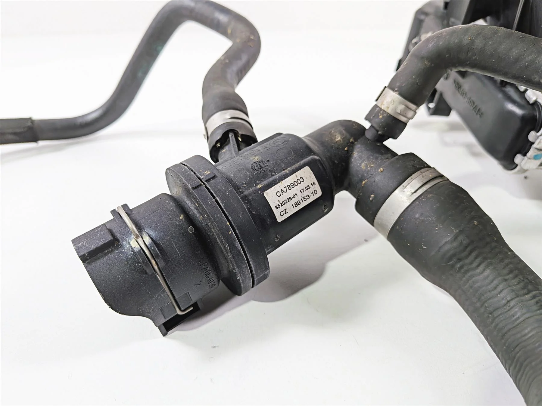 2016 BMW R1200 GS K50 Left Radiator + Thermostat & Cover 17118546408 - Image 7