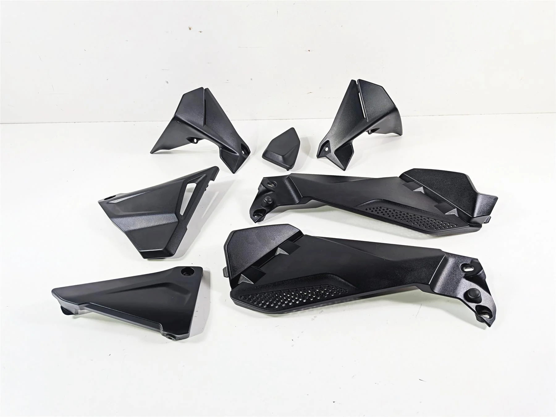 2016 BMW R1200 GS K50 Plastic Cover Infill Fairing Set 46638528675 46638528676 - Image 3