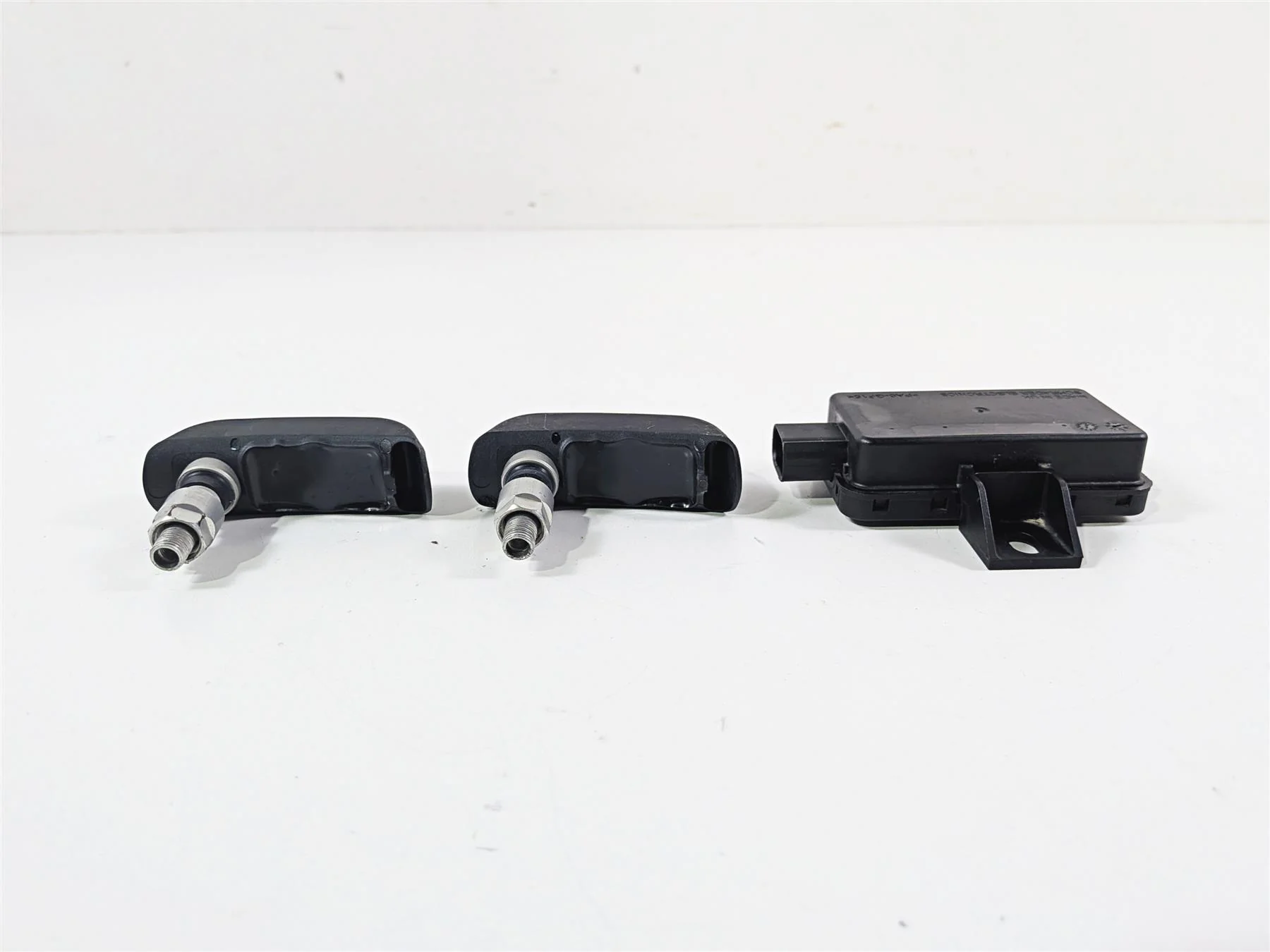 2016 BMW R1200 GS K50 Rdc Sensor & Tire Sensors 65758546222 & 65759832031 - Image 4