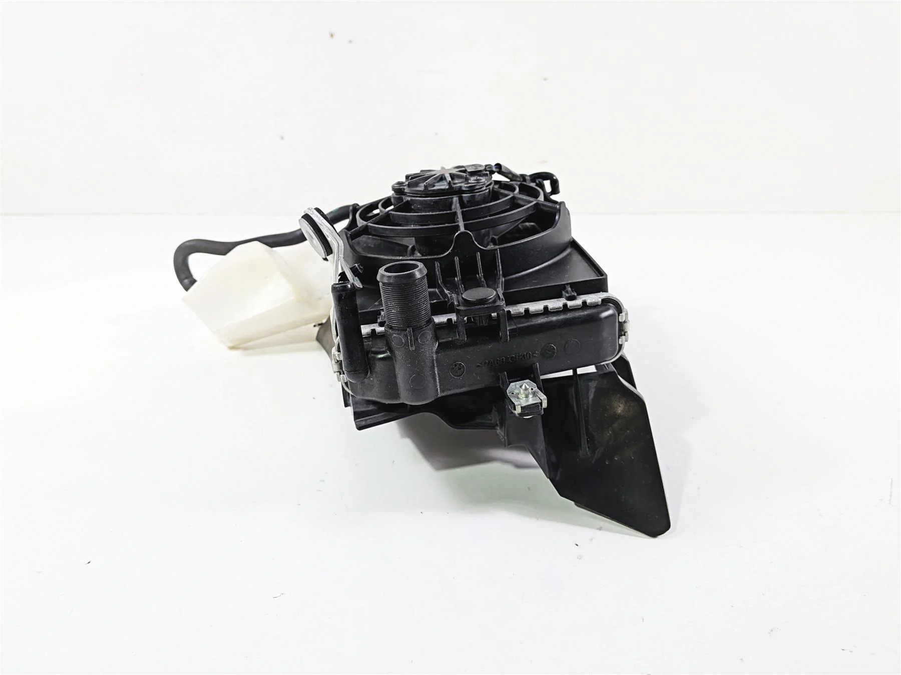 2016 BMW R1200 GS K50 Right Radiator + Reservoir Fan & Cover 17118546416 - Image 5
