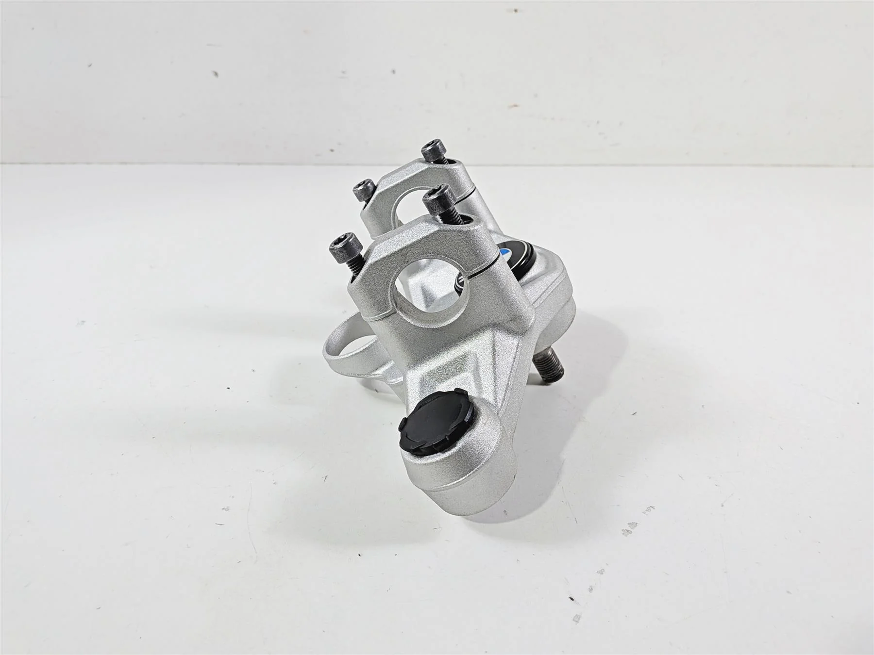 2016 BMW R1200 GS K50 Upper Triple Tree Steering Clamp 31428555849 - Image 3