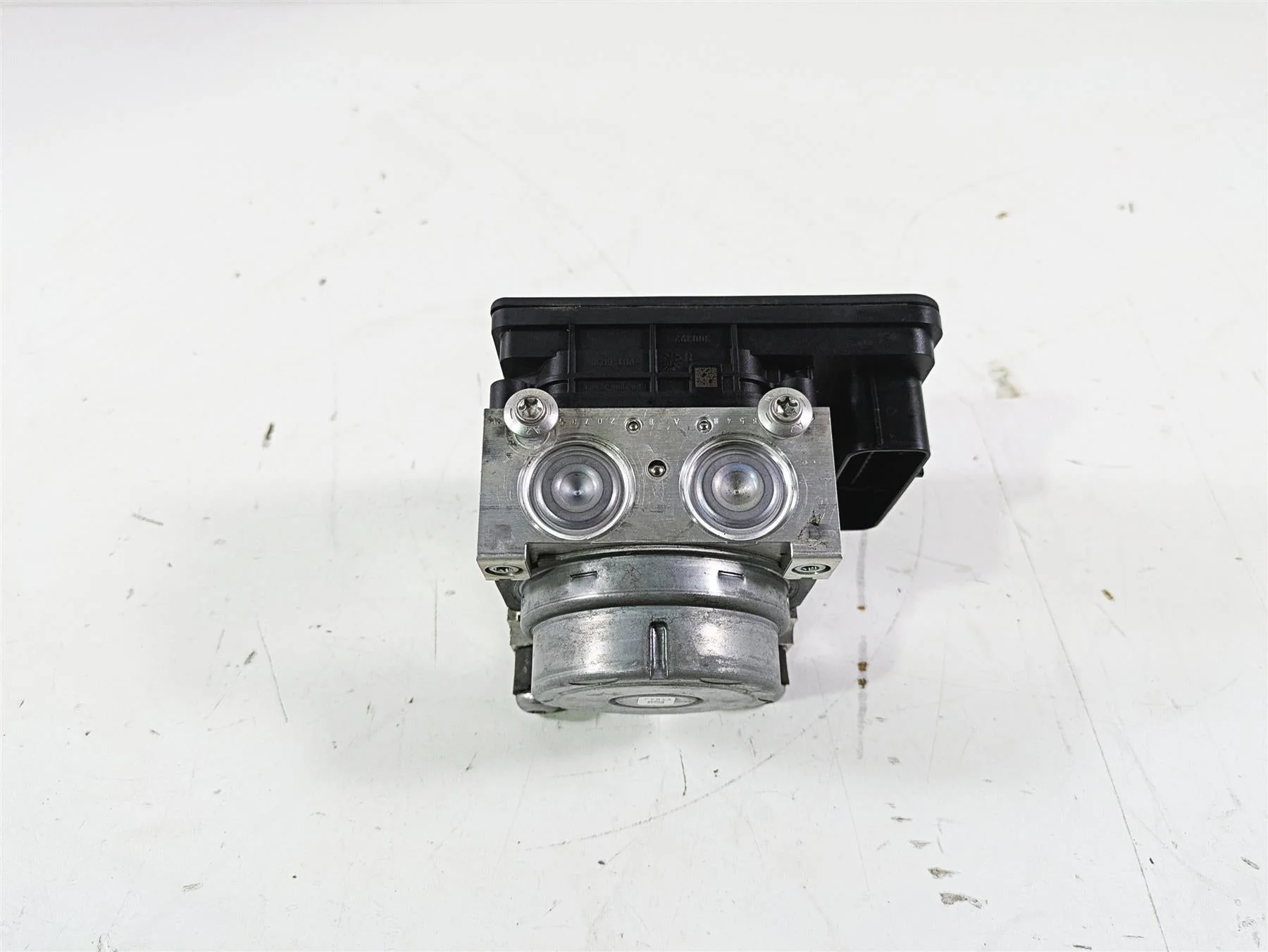 2016  BMW R1200GS GSW K50 Abs Brake Pump Module 8561704 - Image 2