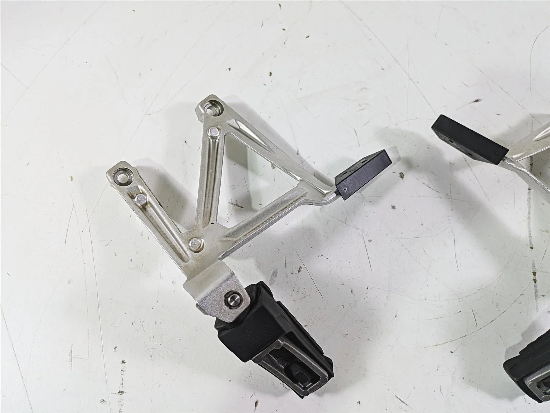 2016  BMW R1200GS GSW K50 Rear Passenger Footpeg Set  46718528793 46718528794 - Image 11