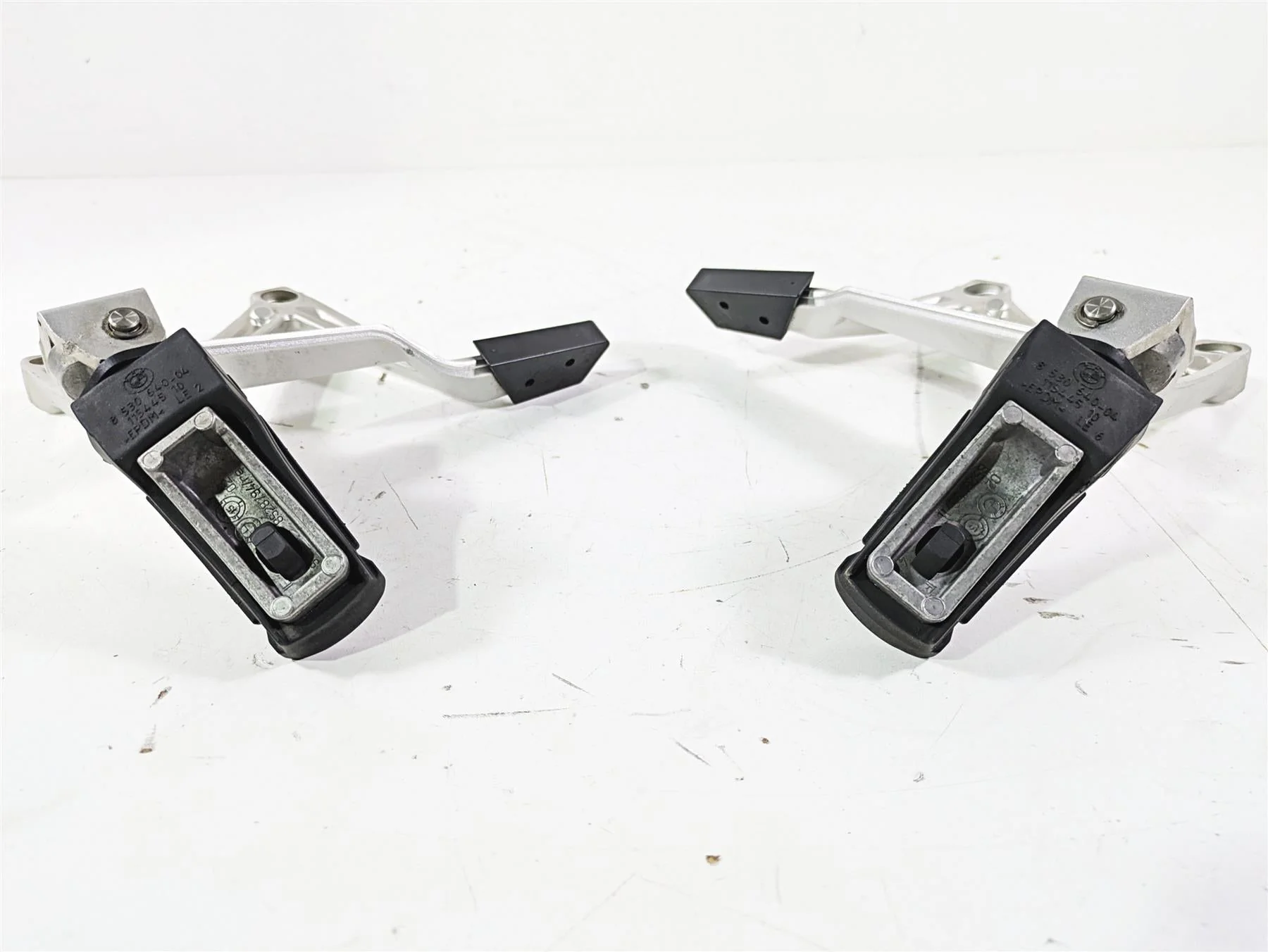 2016  BMW R1200GS GSW K50 Rear Passenger Footpeg Set  46718528793 46718528794 - Image 12