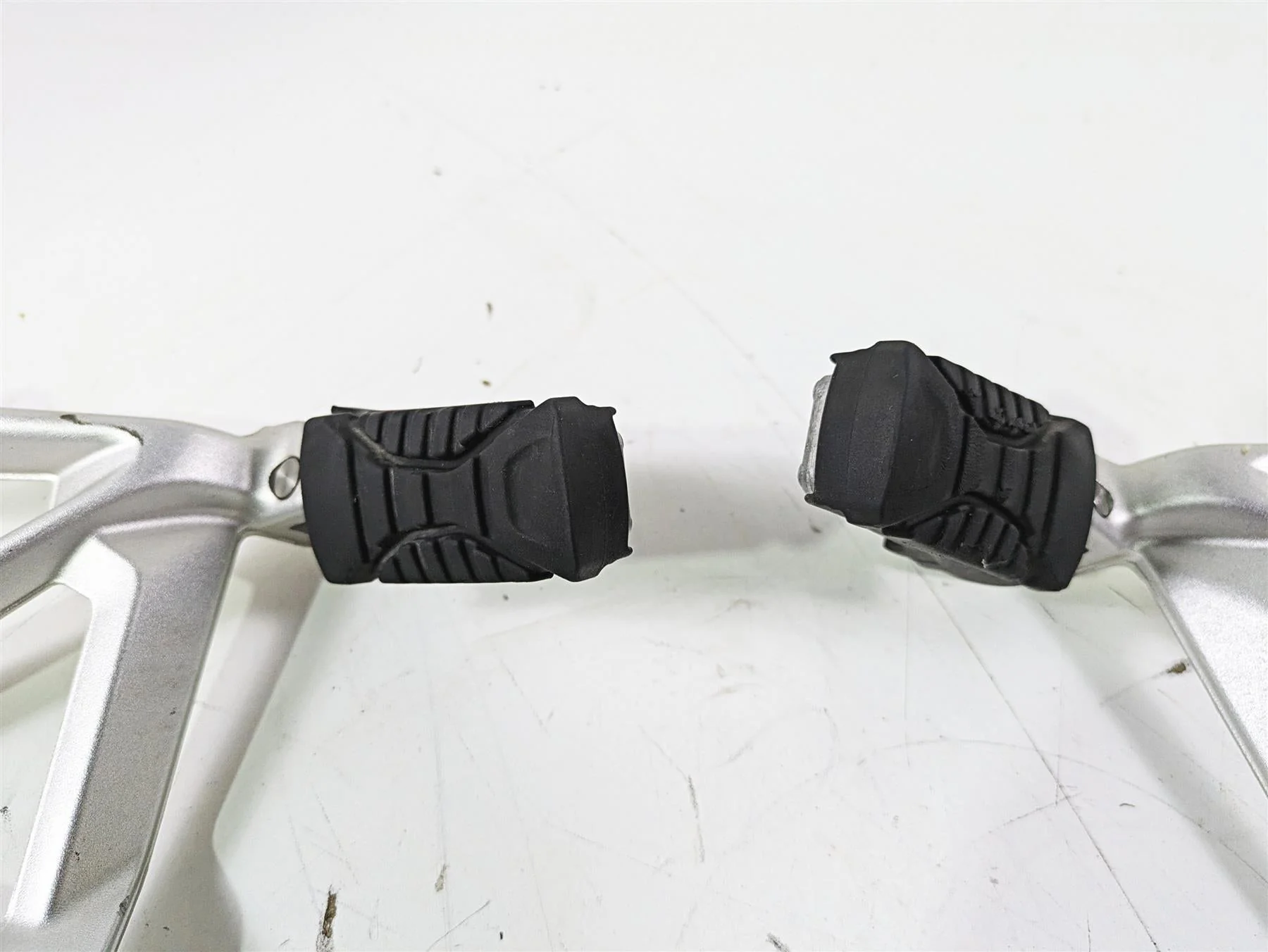 2016  BMW R1200GS GSW K50 Rear Passenger Footpeg Set  46718528793 46718528794 - Image 7