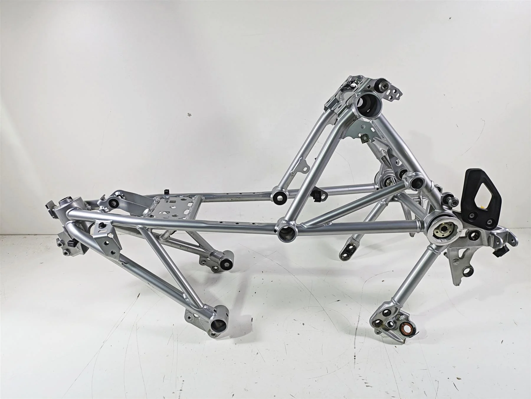 2016  BMW R1200GS GSW K50 Straight Main Silver Frame Chassis With Salvage Texas Title 46519444971 - Image 4