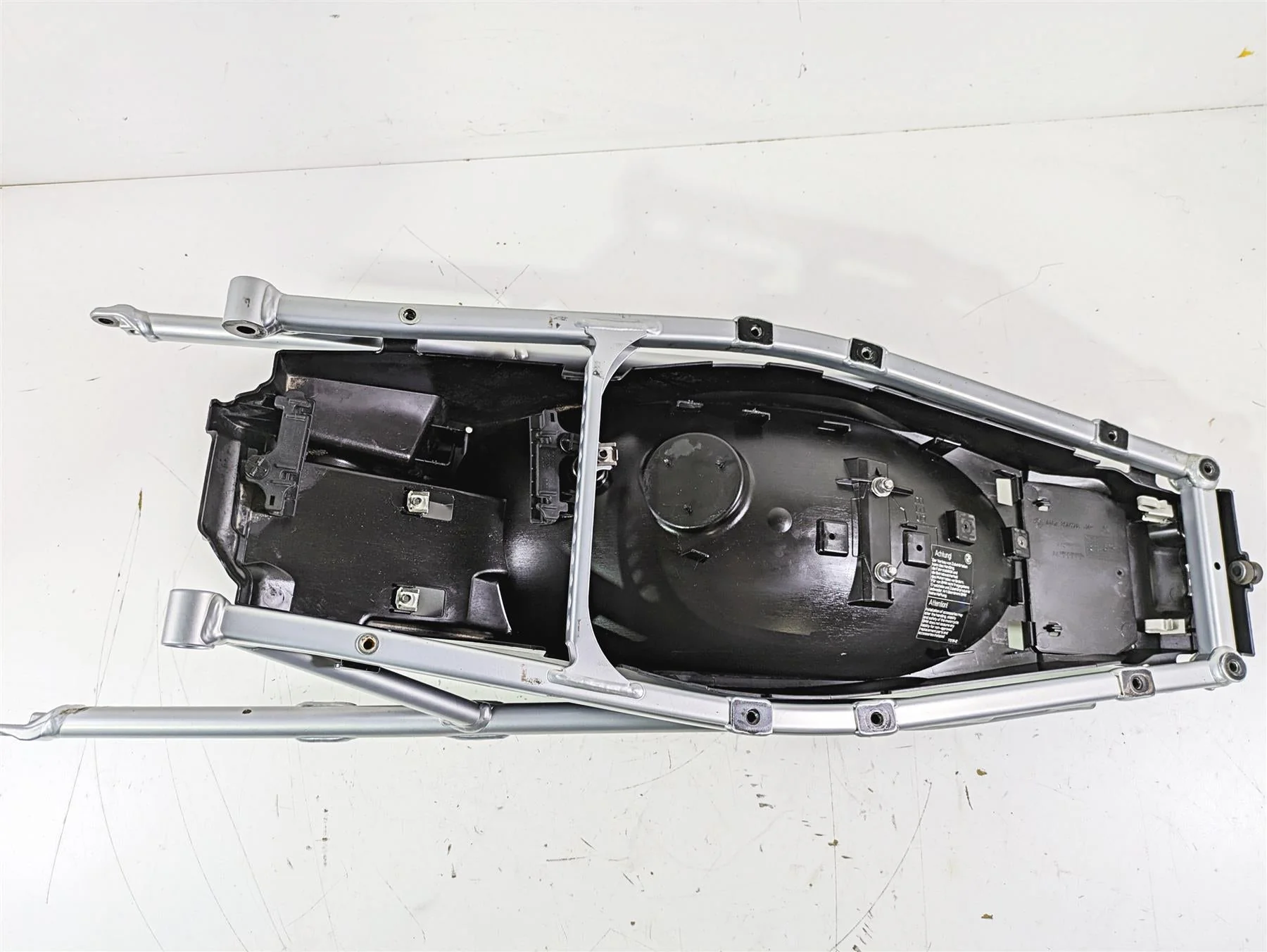 2016  BMW R1200GS GSW K50 Subframe Sub Frame & Inner Fender 46518354222 - Image 7