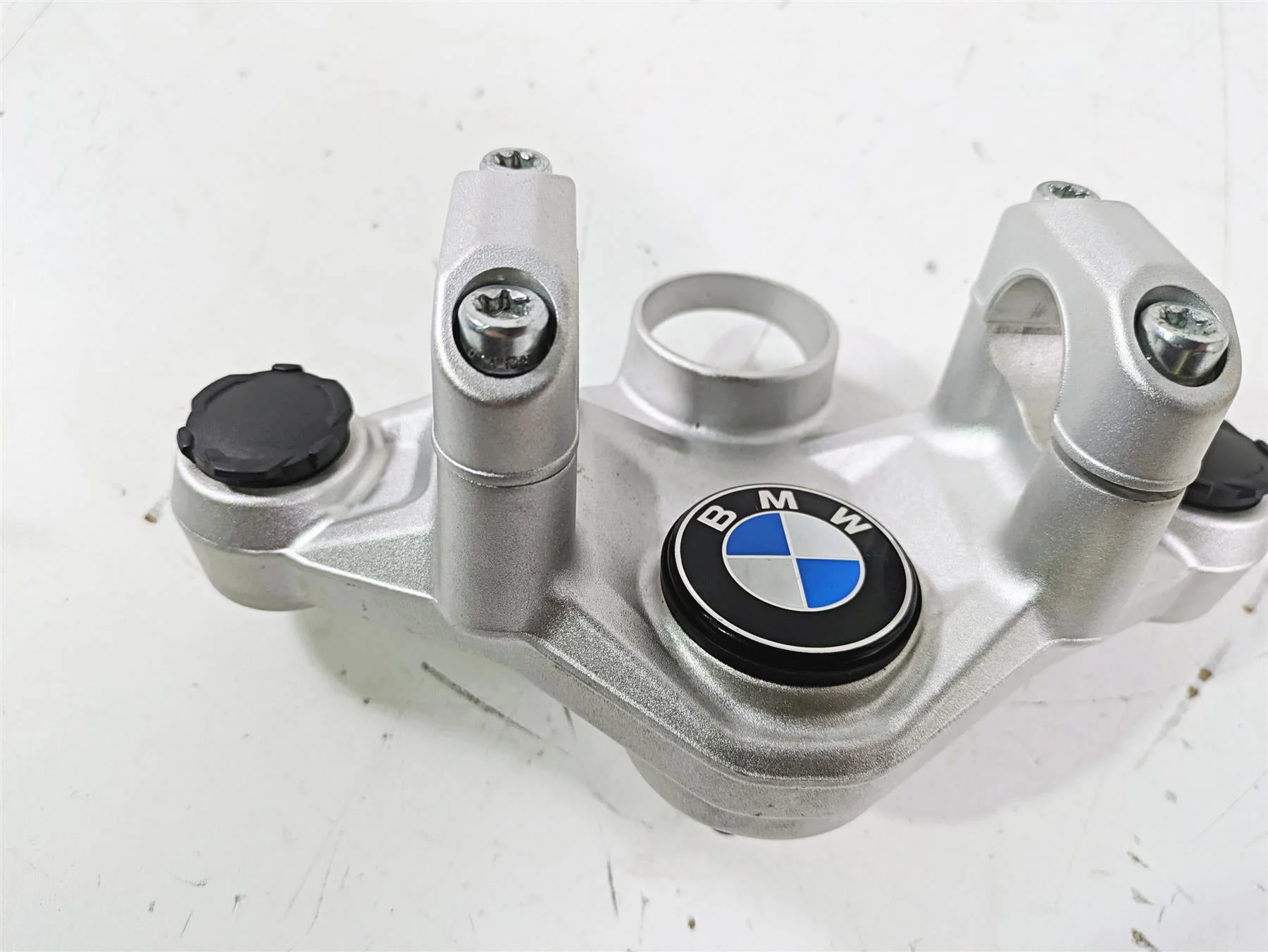 2016  BMW R1200GS GSW K50 Upper Triple Tree Steering Clamp 31428555849 - Image 10