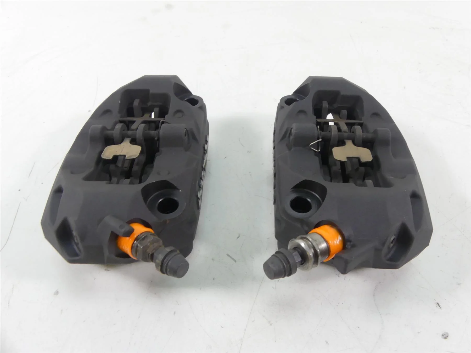 2016 BMW R1200GS K50 Front Brembo Brake Caliper Set 34118556205 34118556206 - Image 4