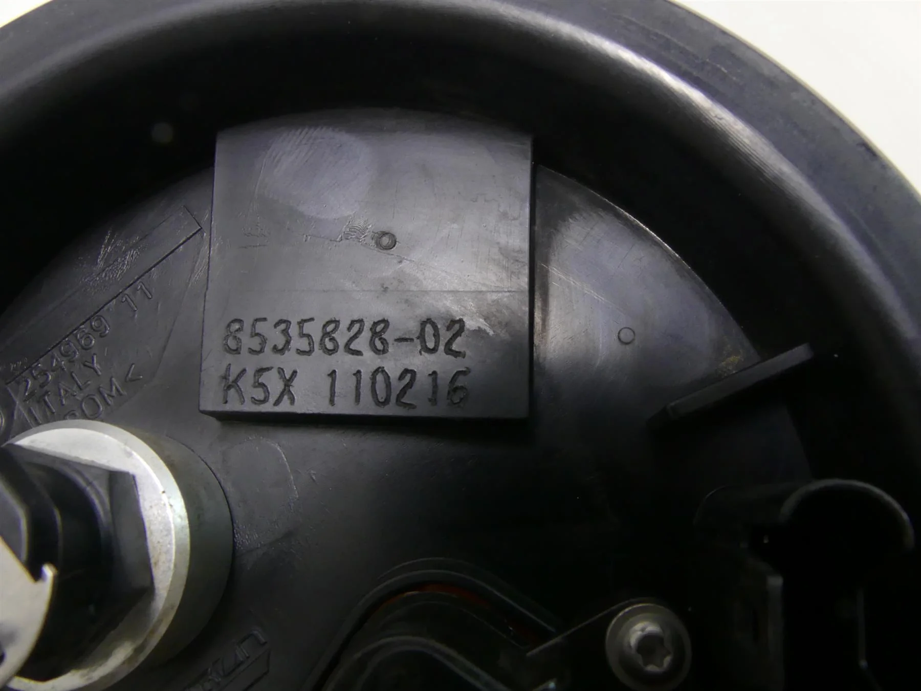 2016 BMW R1200GS K50 Fuel Gas Petrol Pump + Level Sender - Tested 16148521488 - Image 9