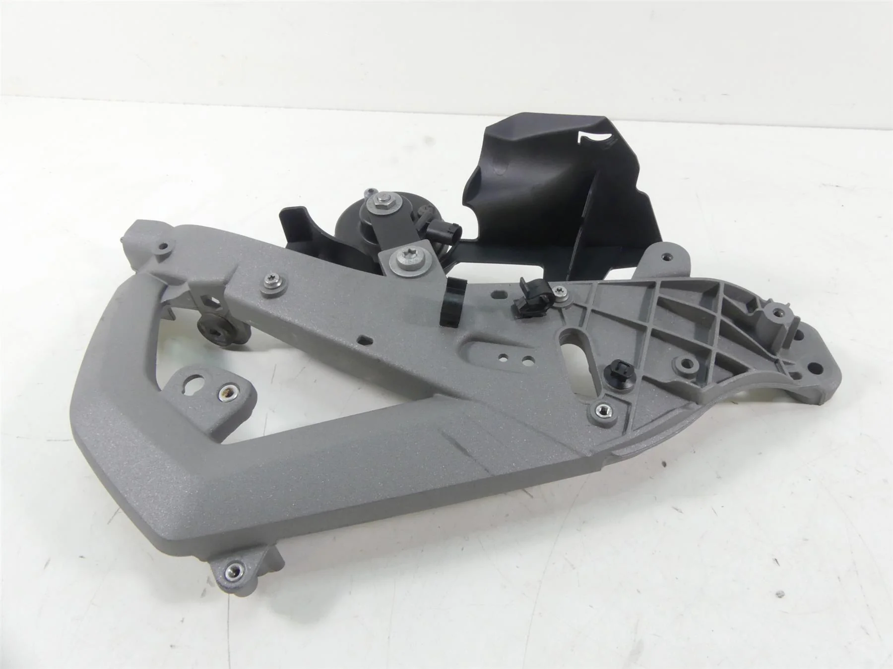 2016 BMW R1200GS K50 Right Front Panel Fairing Center Stay - Read 46638528674 - Image 4
