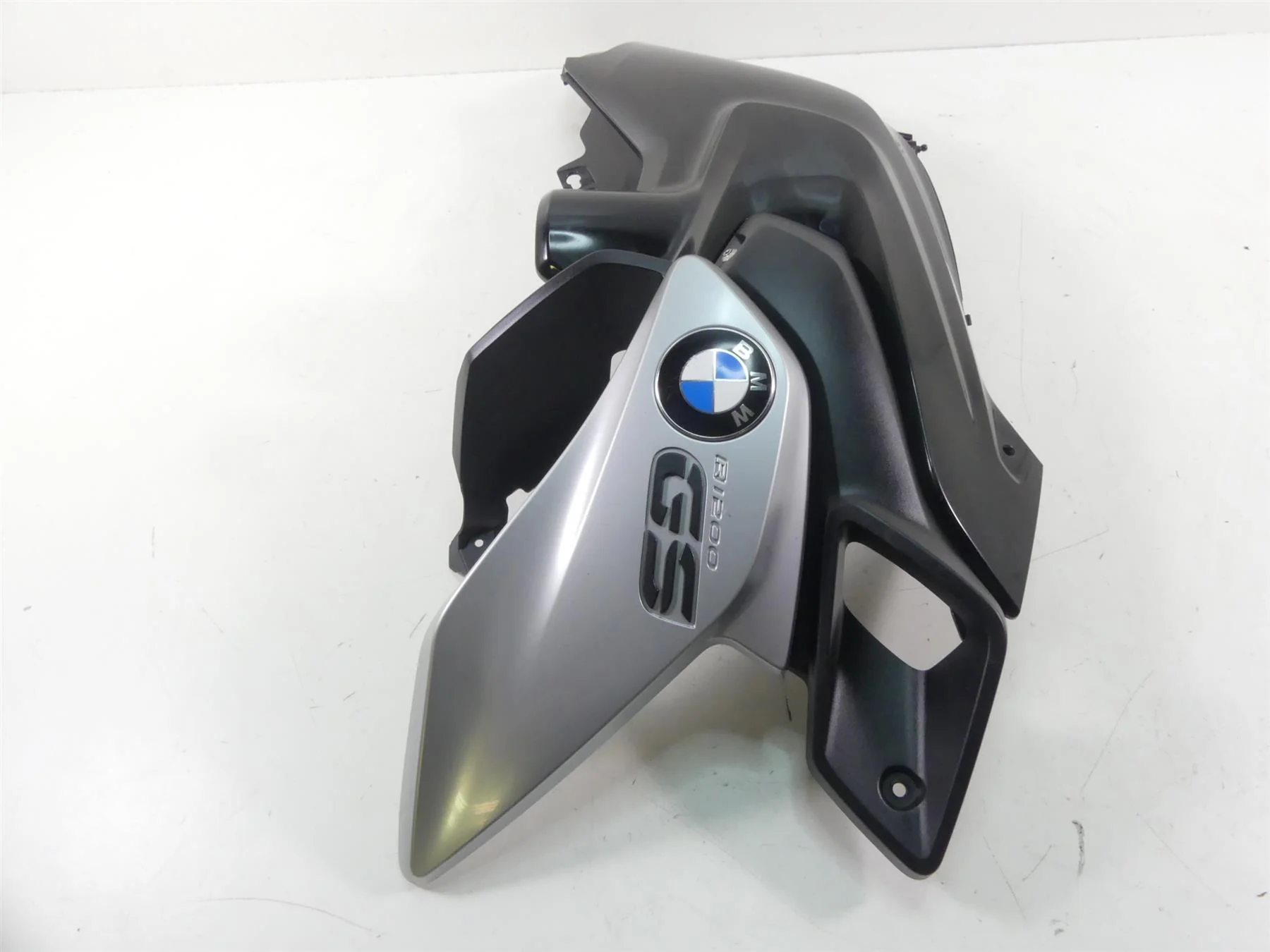 2016 BMW R1200GS K50 Right Side Fuel Tank Side Cover Fairing Set 46638533680 - Image 2