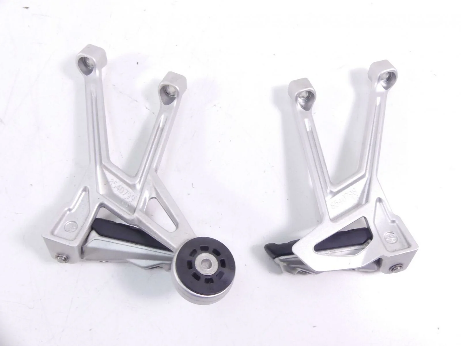 2016 BMW R1200R K53 Passenger Footpeg Foot Peg Set 46718540798 46718540799 - Image 6
