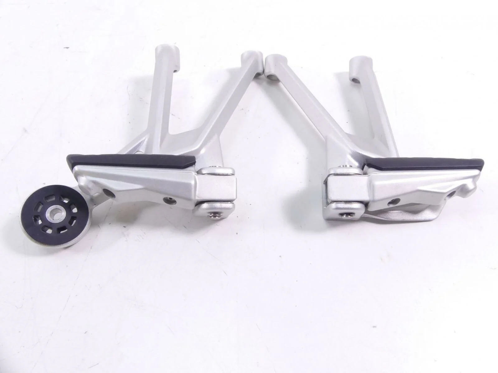 2016 BMW R1200R K53 Passenger Footpeg Foot Peg Set 46718540798 46718540799 - Image 7