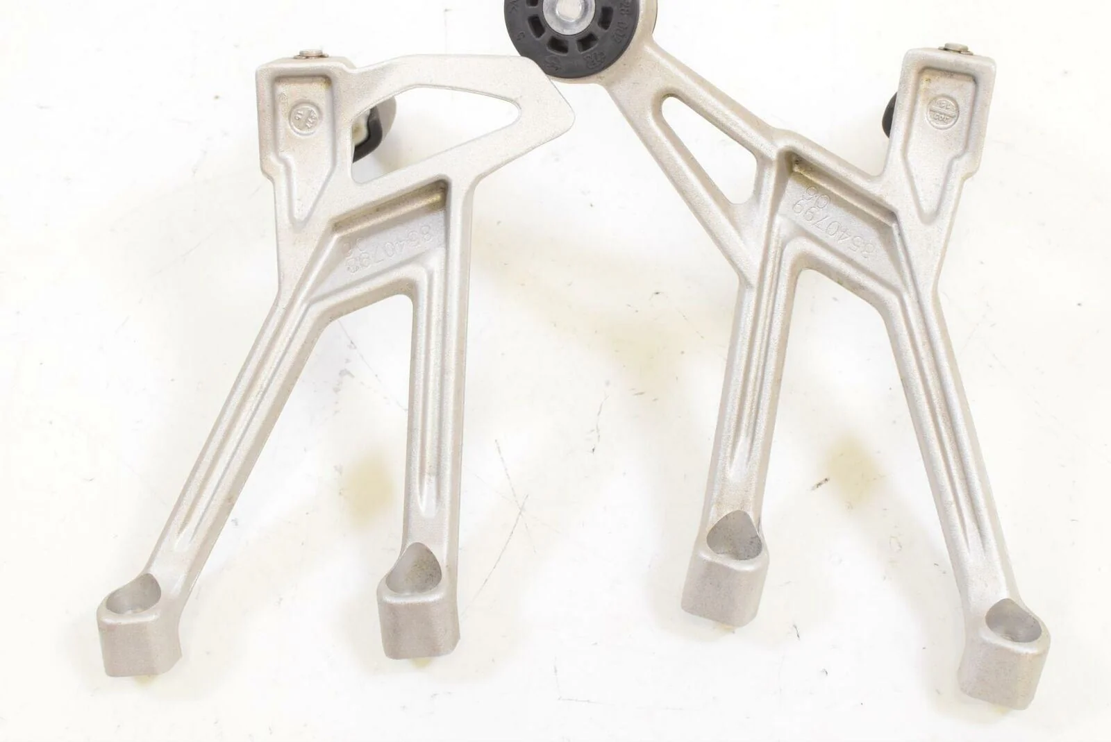 2016 BMW R1200R R1200 R K53 Passenger Footpeg Foot Peg Rest SET 46718540799 - Image 11
