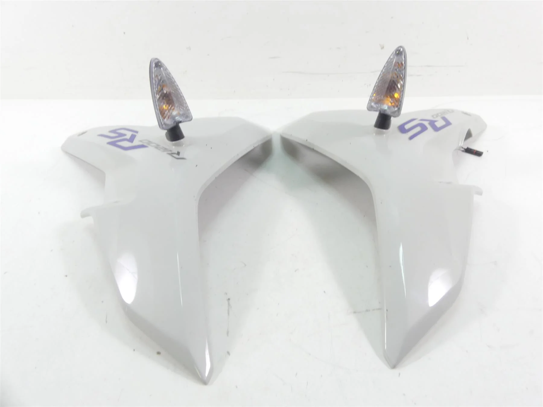 2016 BMW R1200RS K54  Between Leg Side Fairing Cover Set 46638545319 46638545320 - Image 2