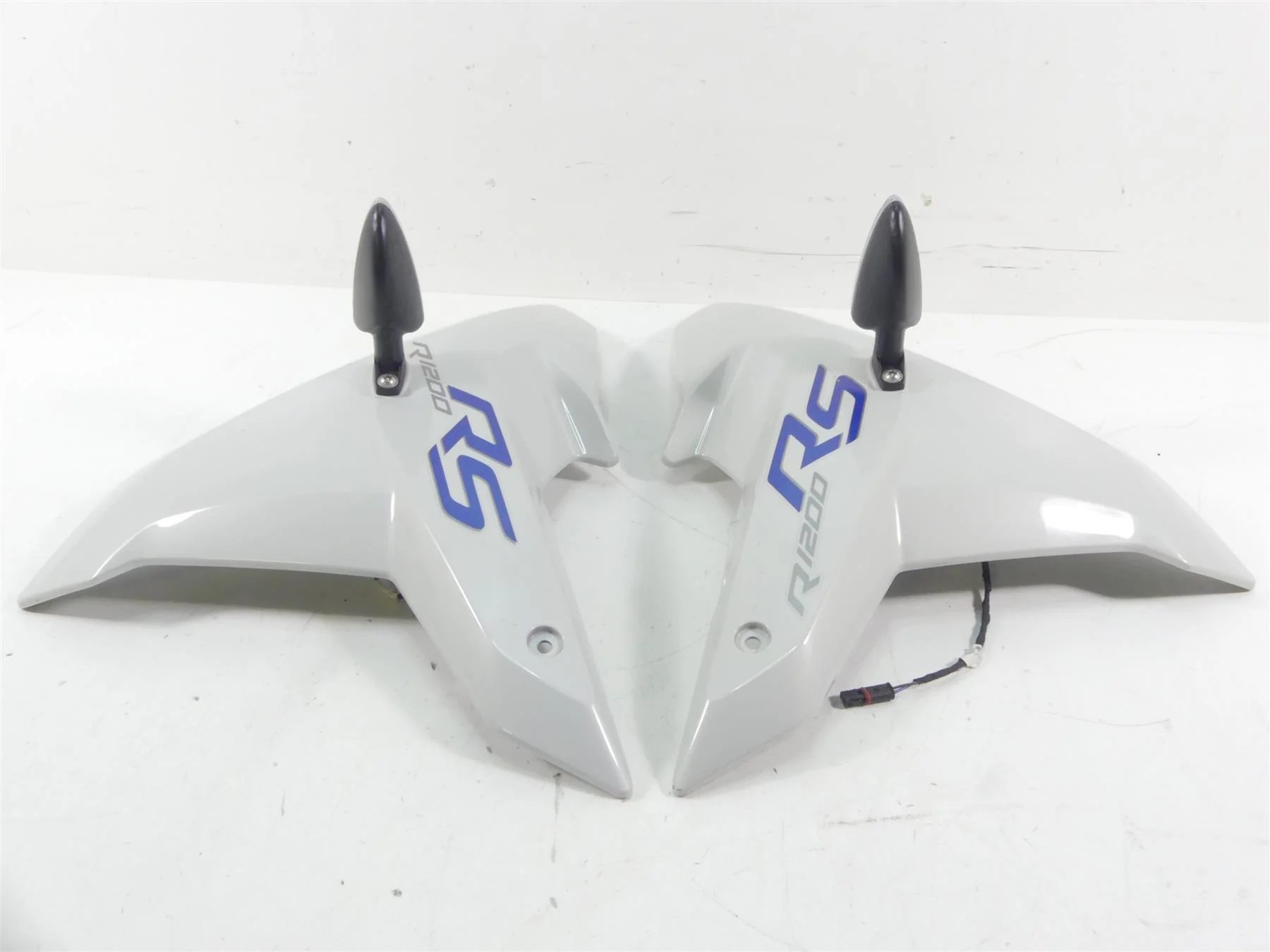 2016 BMW R1200RS K54  Between Leg Side Fairing Cover Set 46638545319 46638545320 - Image 3