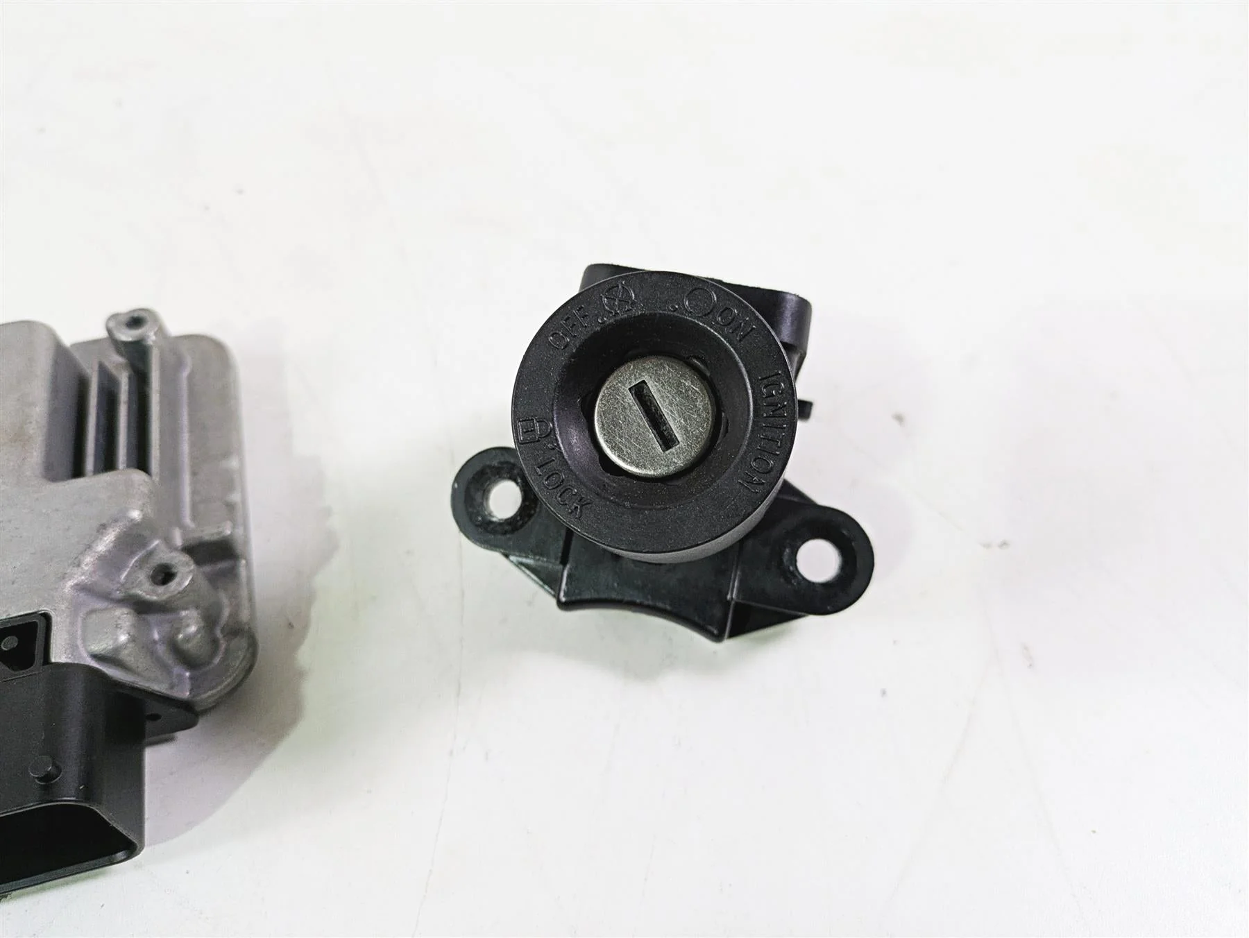 2016 BMW R1200RS K54 Cdi Ecu Ecm Module Ignition Switch Key Lock Set 8559224 - Image 7