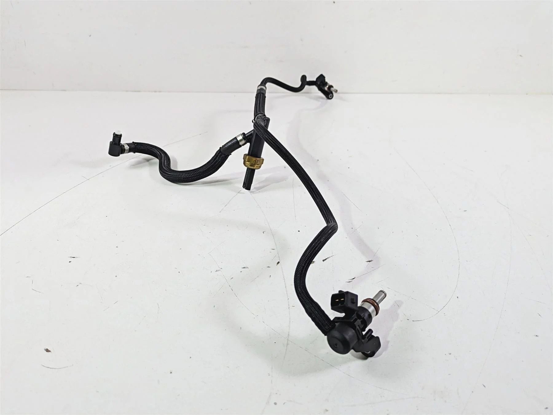 2016 BMW R1200RS K54 Fuel Injectors & Line Set 13617672335 - Image 5