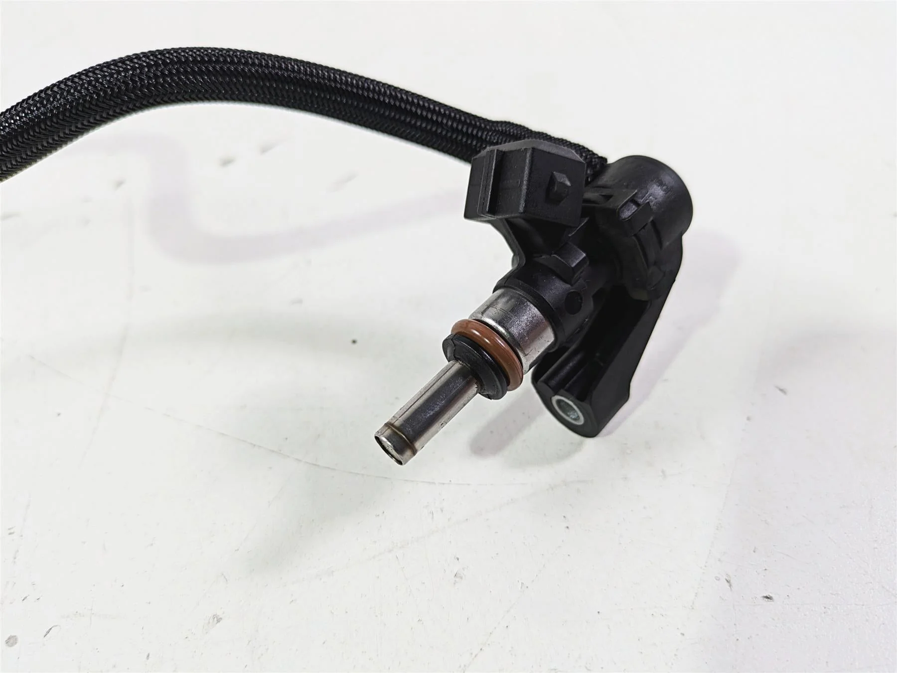 2016 BMW R1200RS K54 Fuel Injectors & Line Set 13617672335 - Image 9