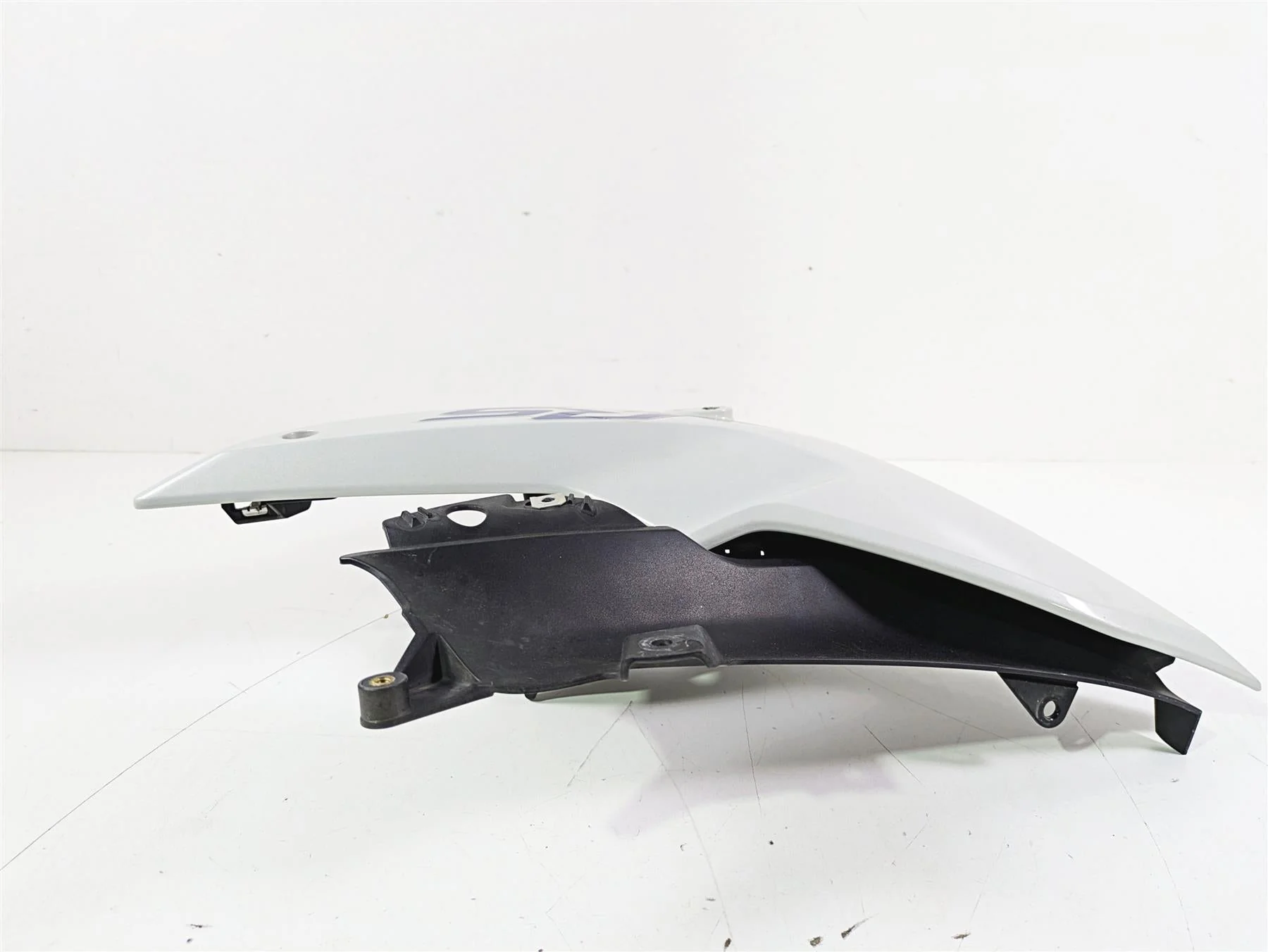2016 BMW R1200RS K54 Left Main Radiator Cover Fairing Lightgrey 46638556735 - Image 4