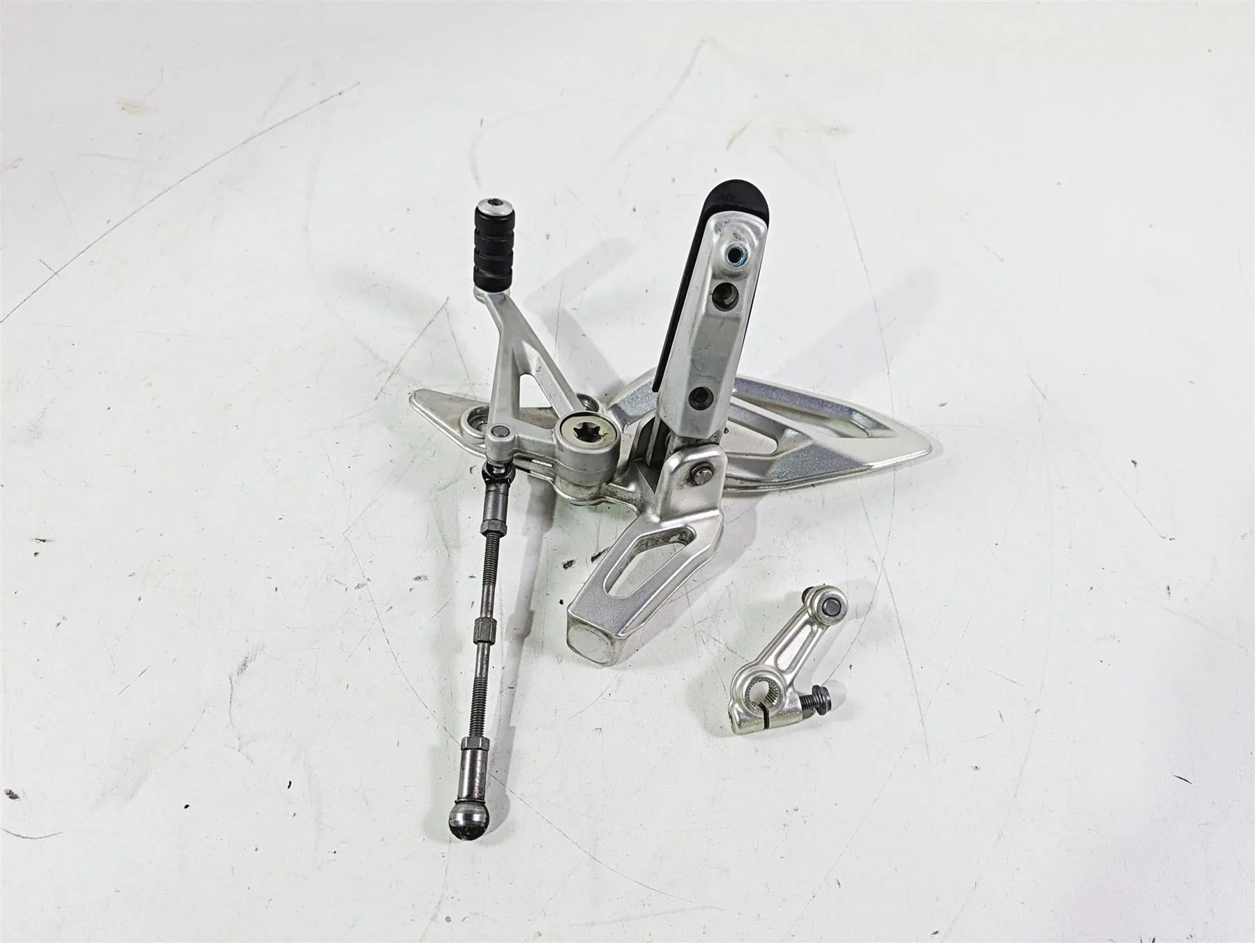 2016 BMW R1200RS K54 Left Rider Footpeg Set & Shifter 46718540796 - Image 12
