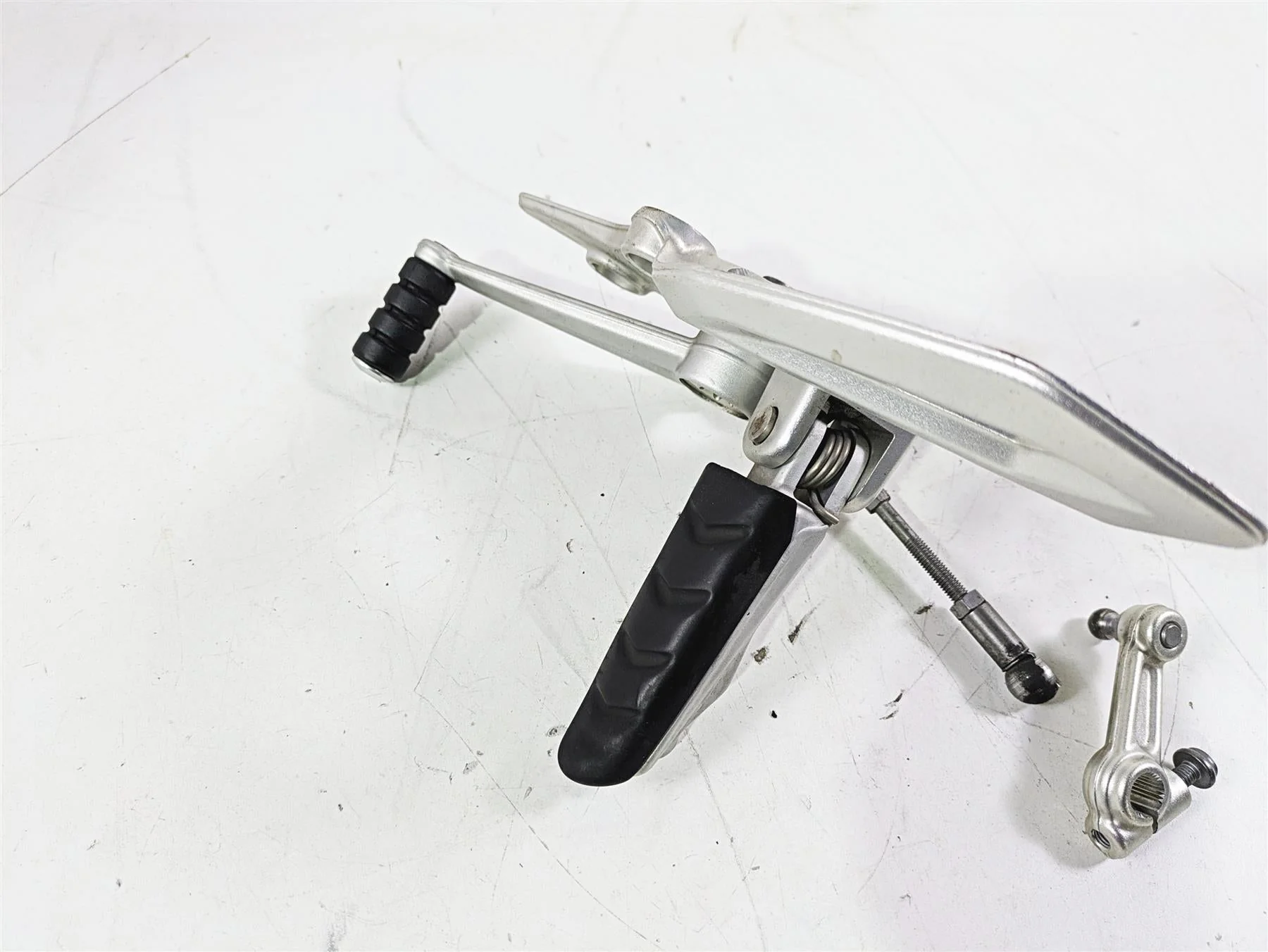 2016 BMW R1200RS K54 Left Rider Footpeg Set & Shifter 46718540796 - Image 8