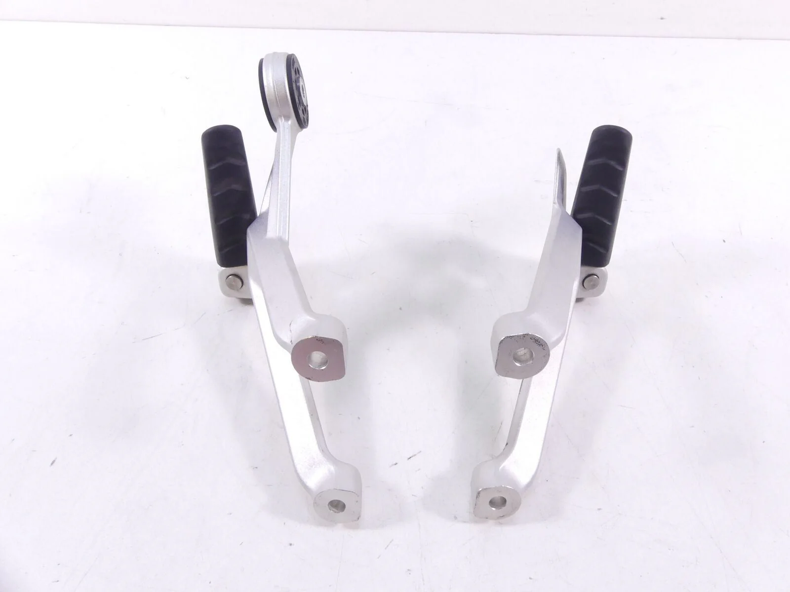 2016 BMW R1200RS K54 Passenger Footpeg Foot Peg Rest Set 46718540798 46718540799 - Image 5