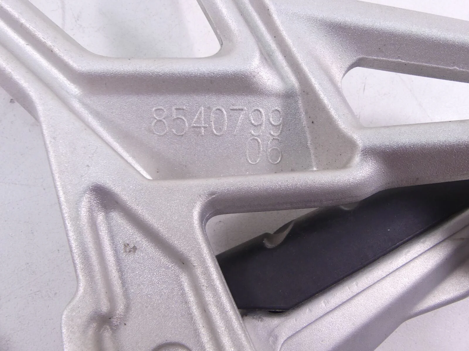 2016 BMW R1200RS K54 Passenger Footpeg Foot Peg Rest Set 46718540798 46718540799 - Image 7
