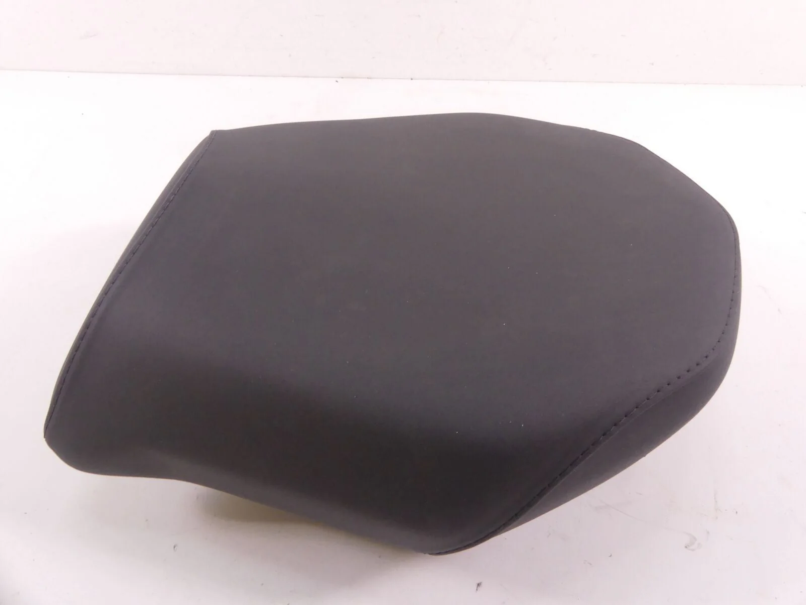 2016 BMW R1200RS K54 Rear Passenger Pillion Seat Saddle + Tools 52538550756 - Image 3