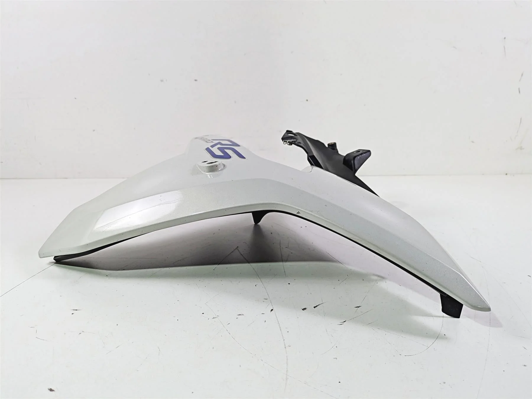 2016 BMW R1200RS K54 Right Main Radiator Fairing Cover Lightgray 46638556736 - Image 3