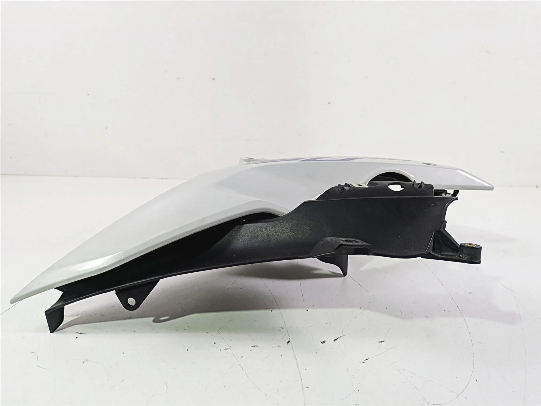 2016 BMW R1200RS K54 Right Main Radiator Fairing Cover Lightgray 46638556736 - Image 4