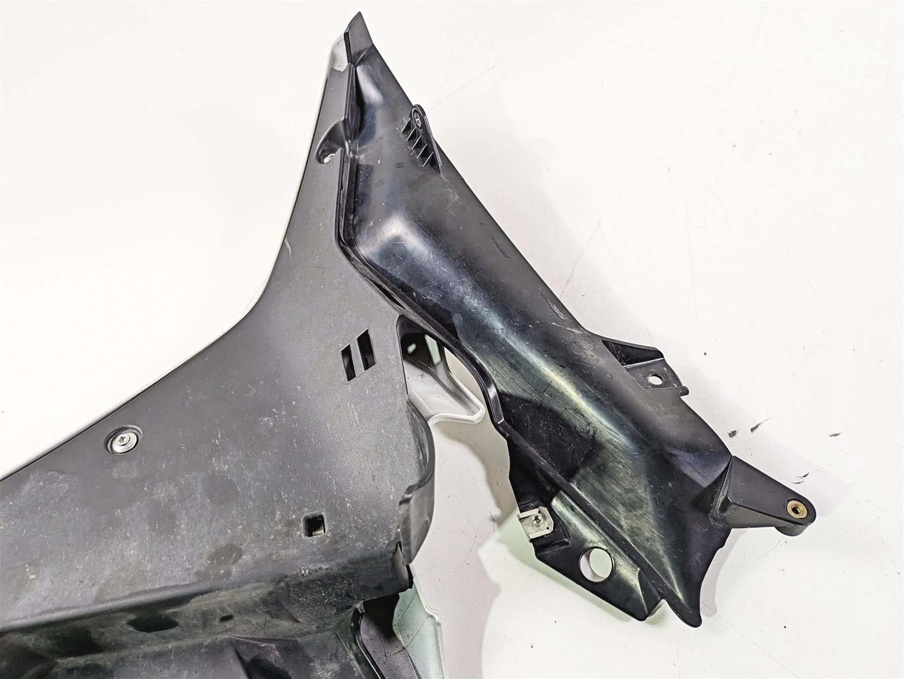 2016 BMW R1200RS K54 Right Main Radiator Fairing Cover Lightgray 46638556736 - Image 8