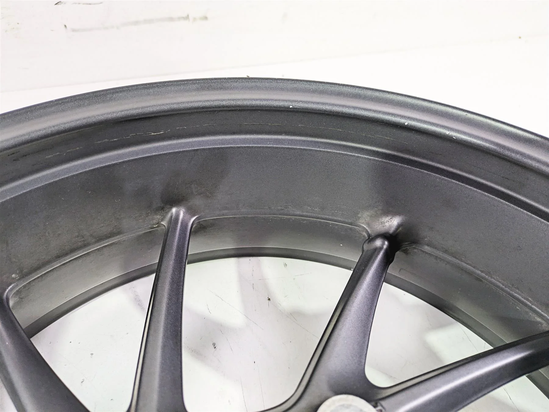 2016 BMW R1200RS K54 Straight Rear Wheel Rim 17x5.5 36318556340 - Image 5
