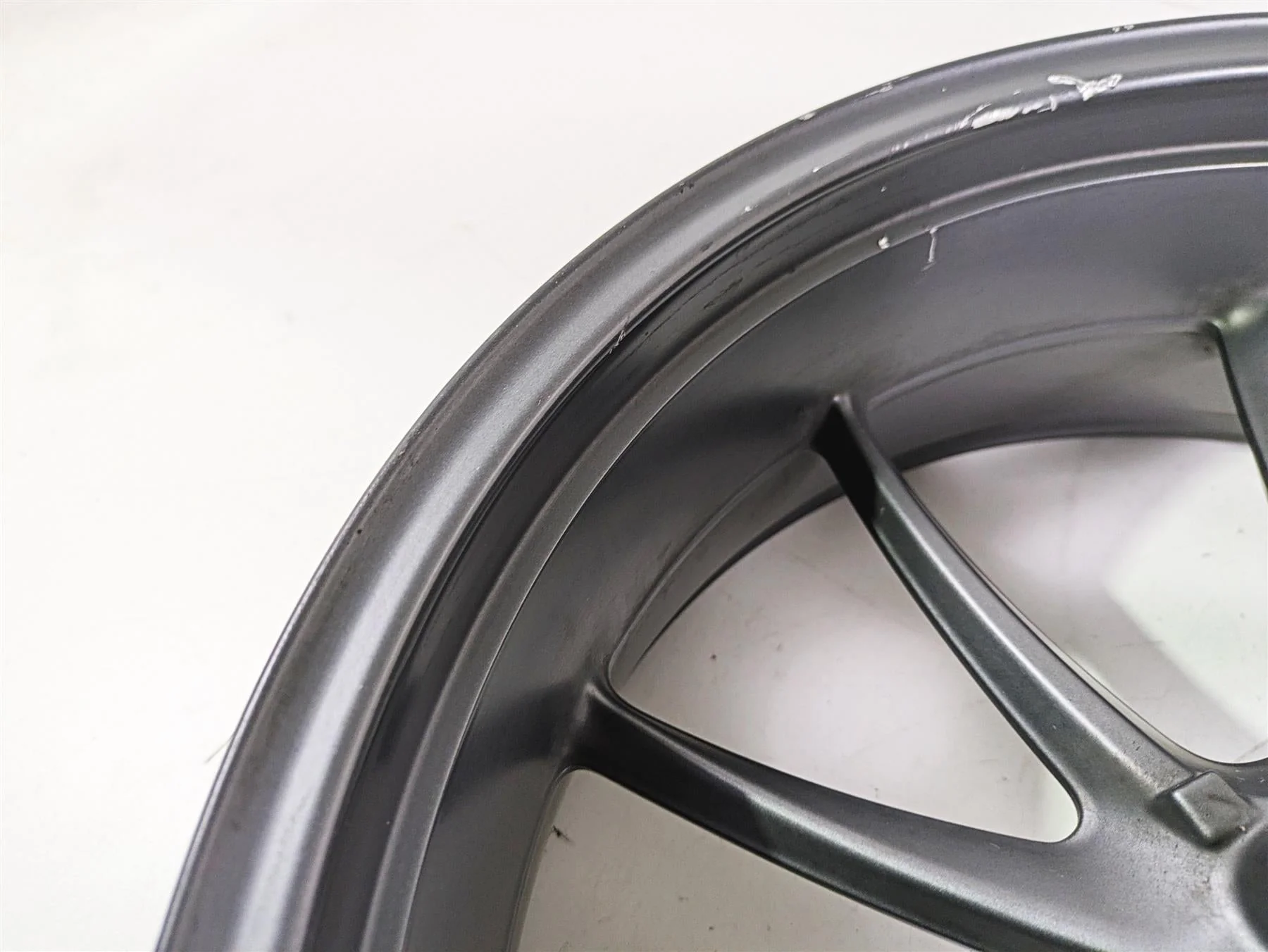 2016 BMW R1200RS K54 Straight Rear Wheel Rim 17x5.5 36318556340 - Image 6