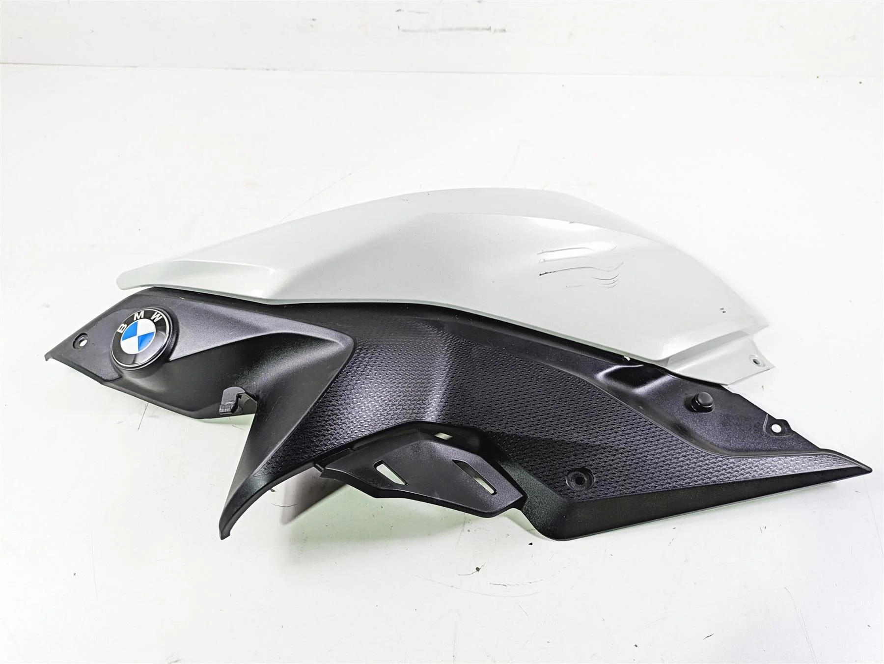 2016 BMW R1200RS K54 Tank Left Side Fairing Cover - Scratches 46638548065 - Image 9