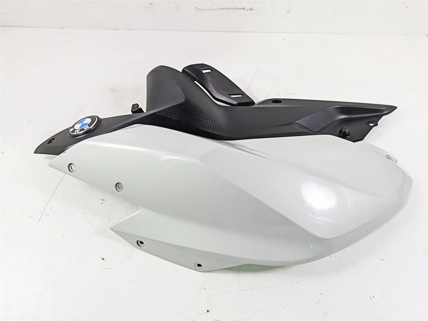 2016 BMW R1200RS K54 Tank Right Side Fairing Cover 46638548066 - Image 11