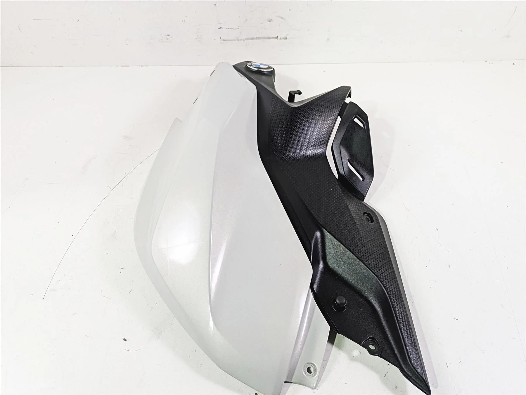 2016 BMW R1200RS K54 Tank Right Side Fairing Cover 46638548066 - Image 12