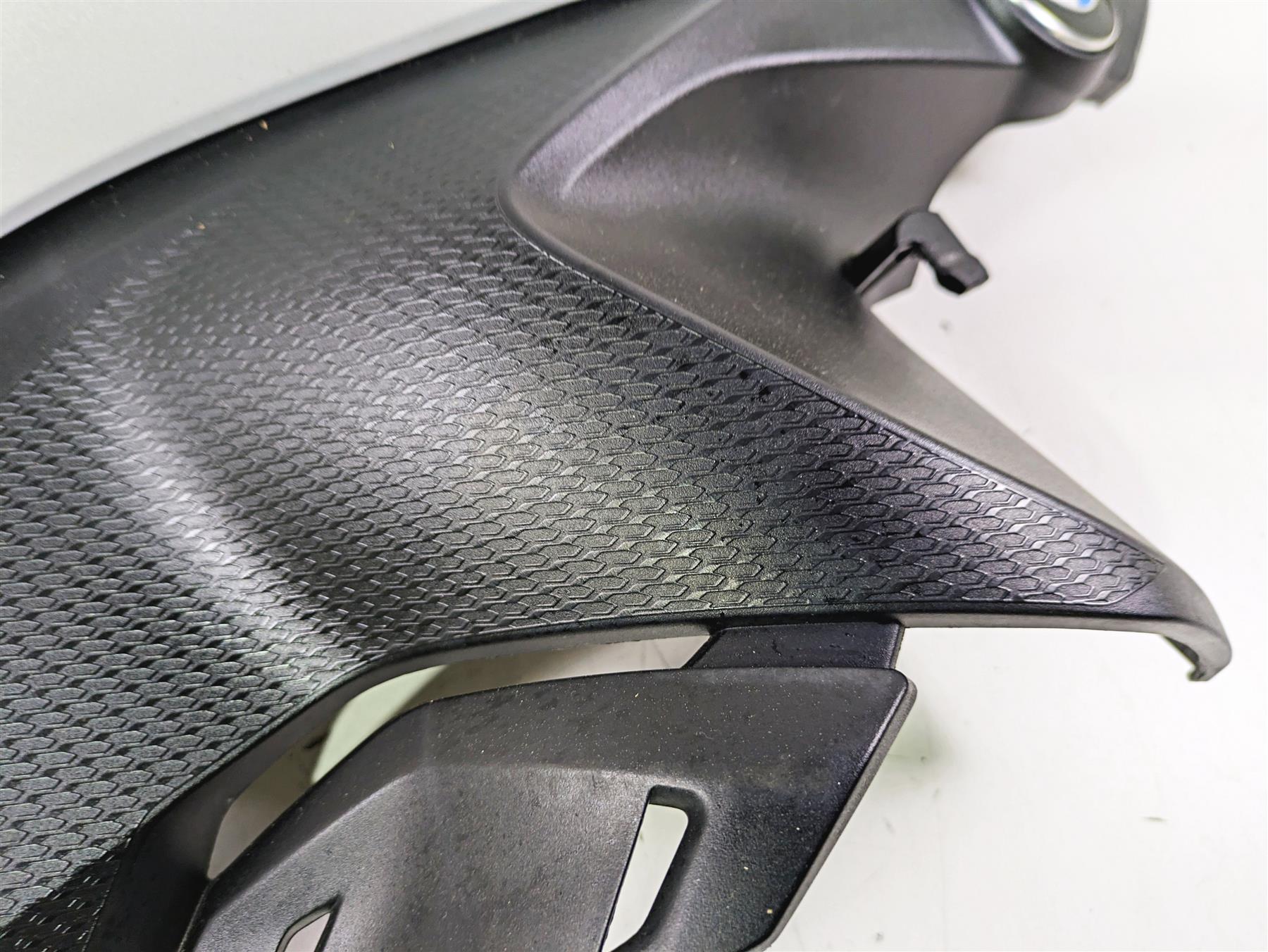 2016 BMW R1200RS K54 Tank Right Side Fairing Cover 46638548066 - Image 3