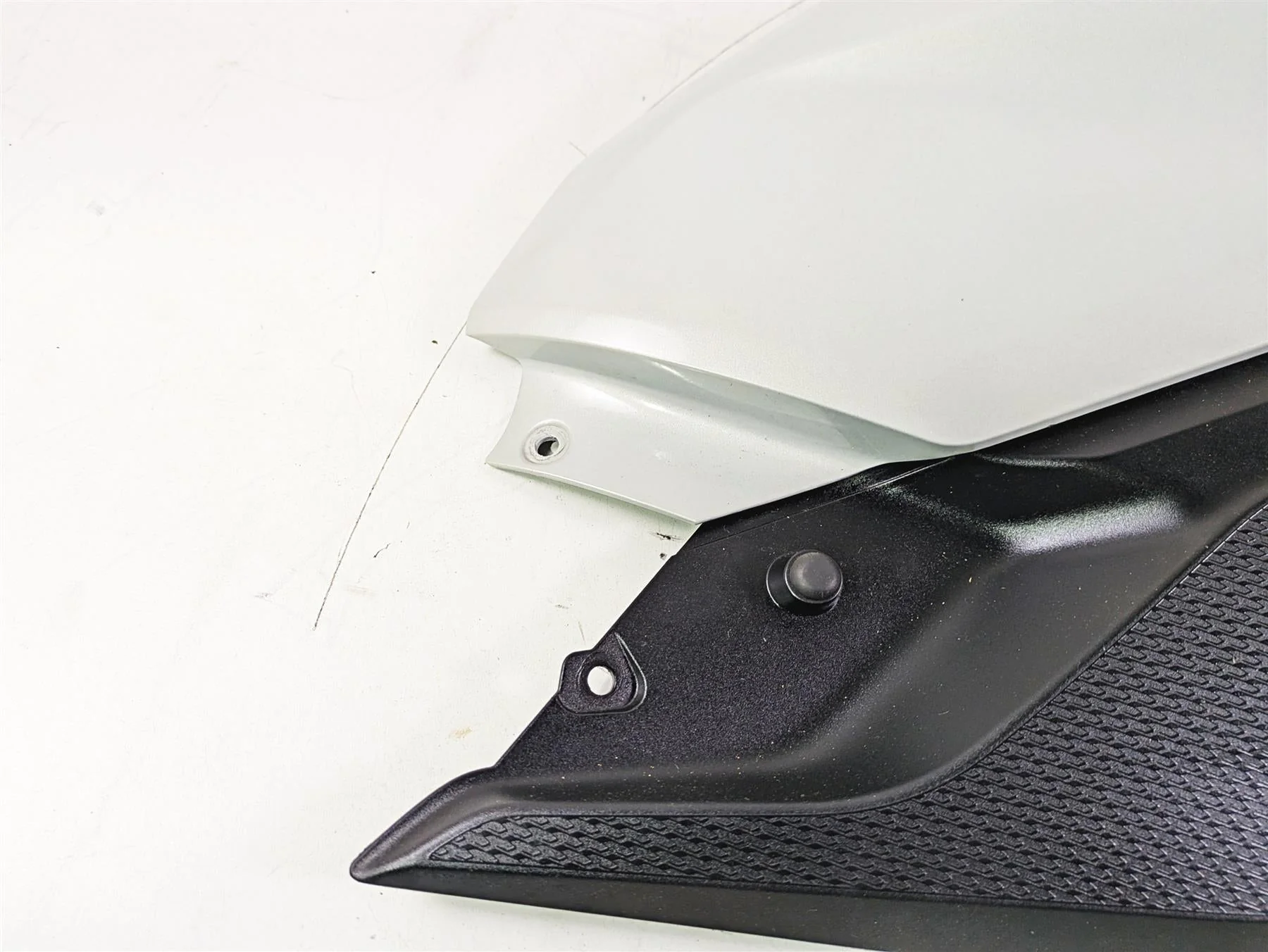 2016 BMW R1200RS K54 Tank Right Side Fairing Cover 46638548066 - Image 5