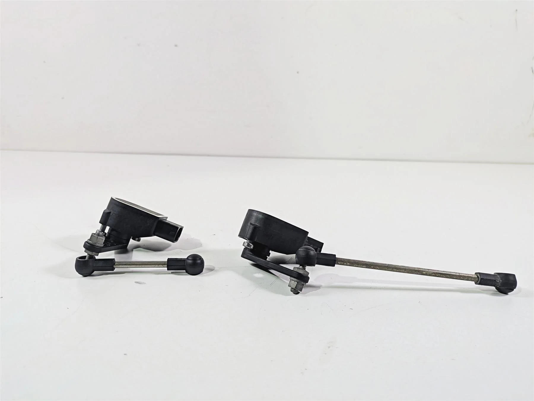 2016 BMW R1200RT K52 Bike Level Angle Sensor Set 37146860843 - Image 3