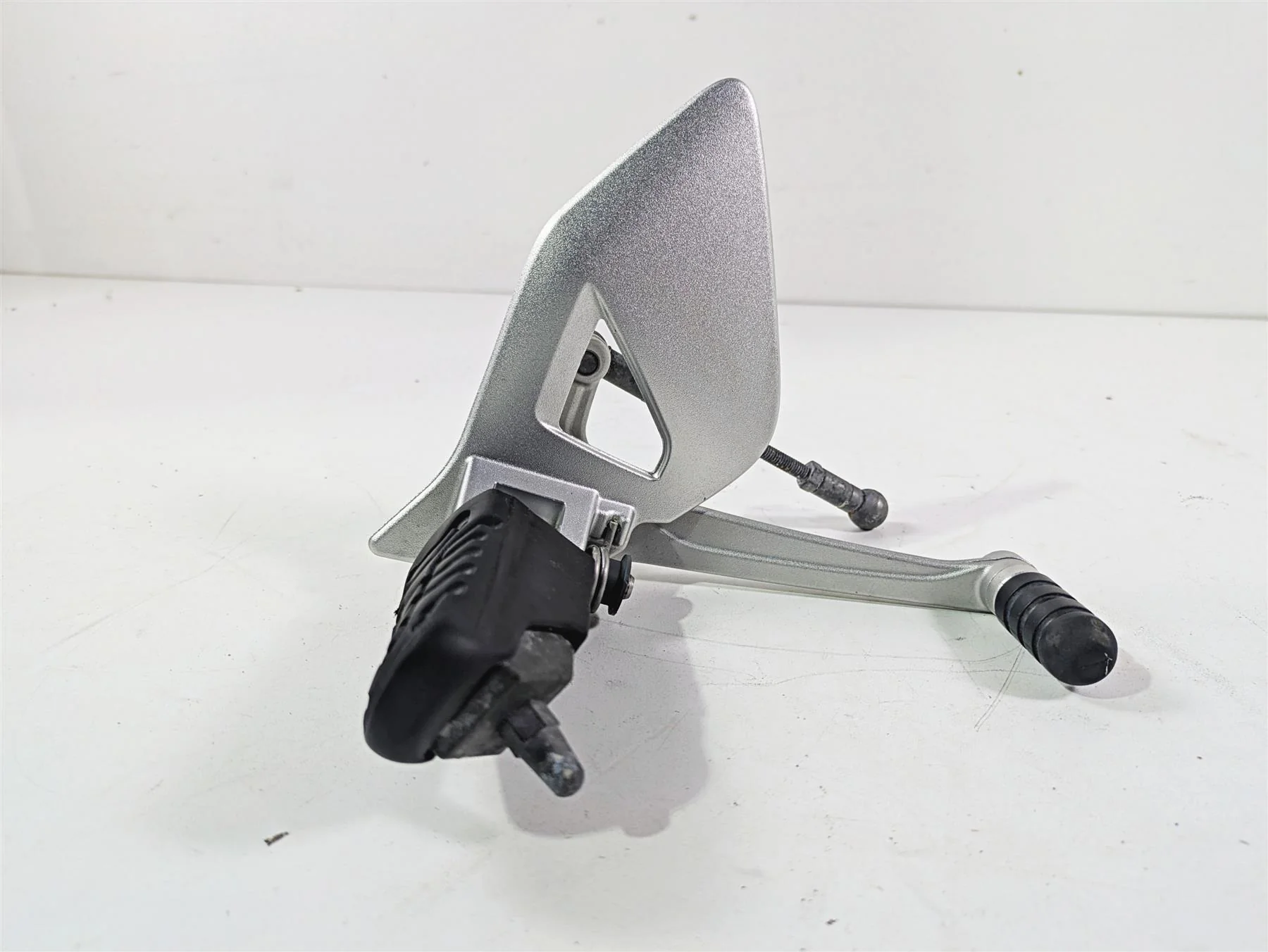 2016 BMW R1200RT K52 Front Left Foot Peg + Shifter -Read 46718535641 46718560383 - Image 3