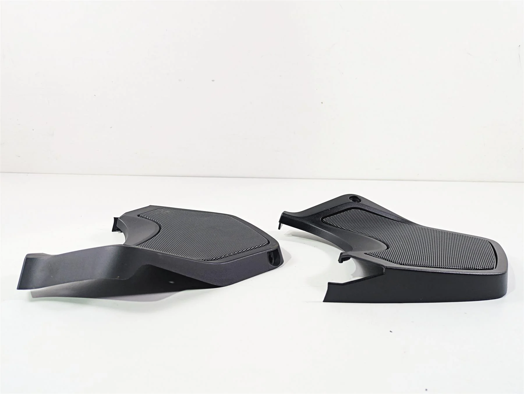 2016 BMW R1200RT K52 Front Left Right Speaker Cover Set 46638529412 46638529411 - Image 4