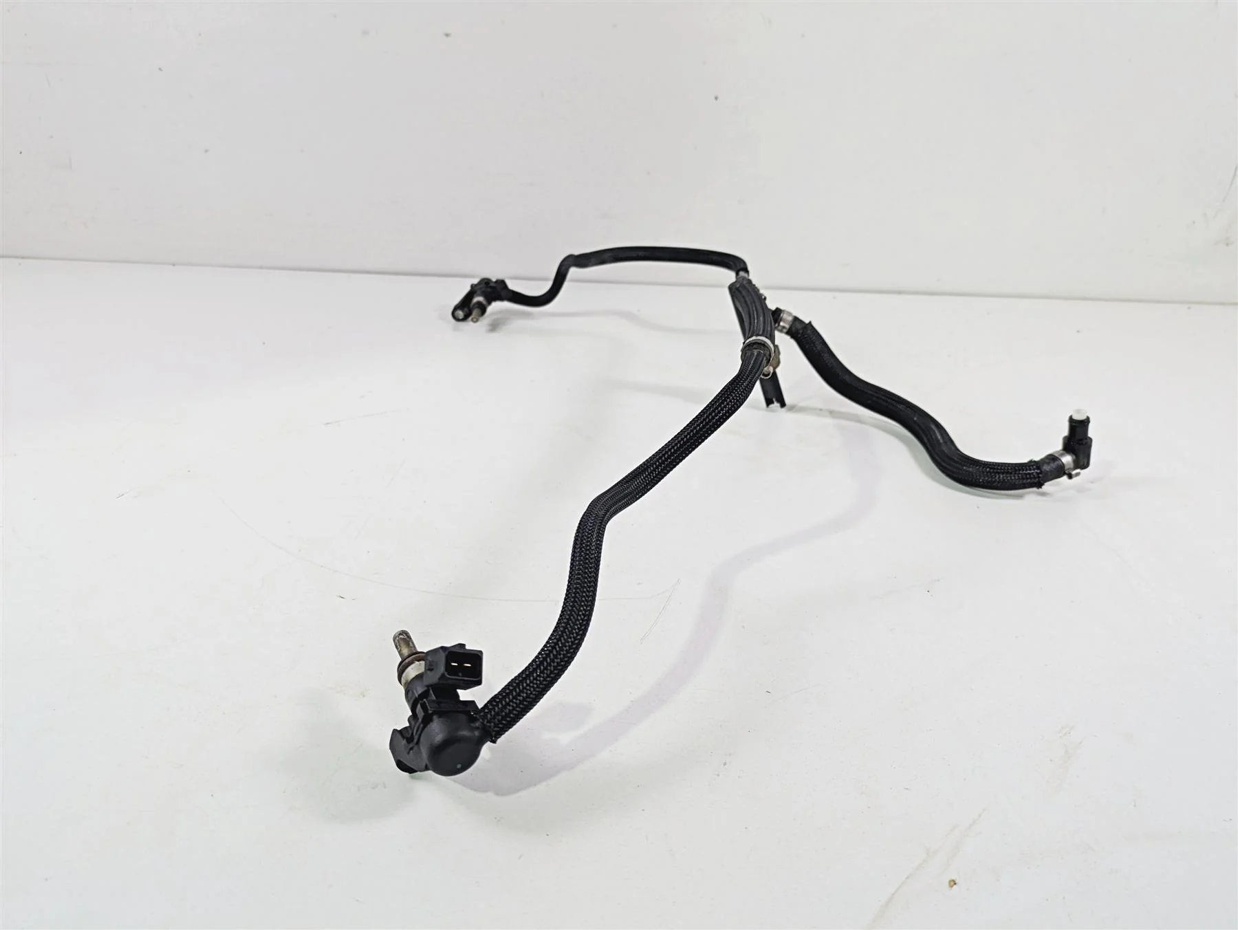2016 BMW R1200RT K52 Fuel Injectors & Distributor Lines 13538556862 13617672335 - Image 3